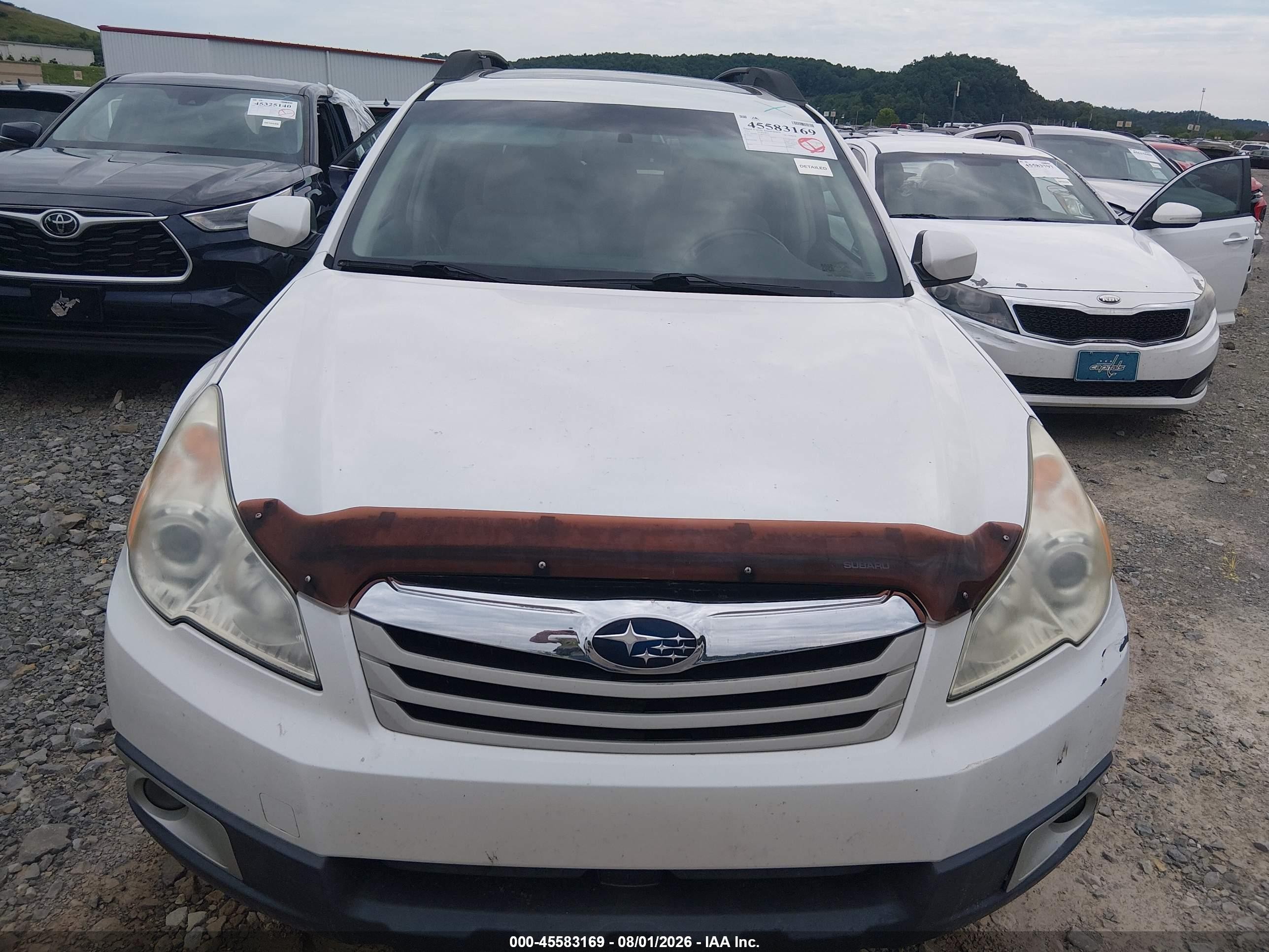 2011 Subaru Outback 2.5i Premium White vin: 4S4BRCGC7B3374618