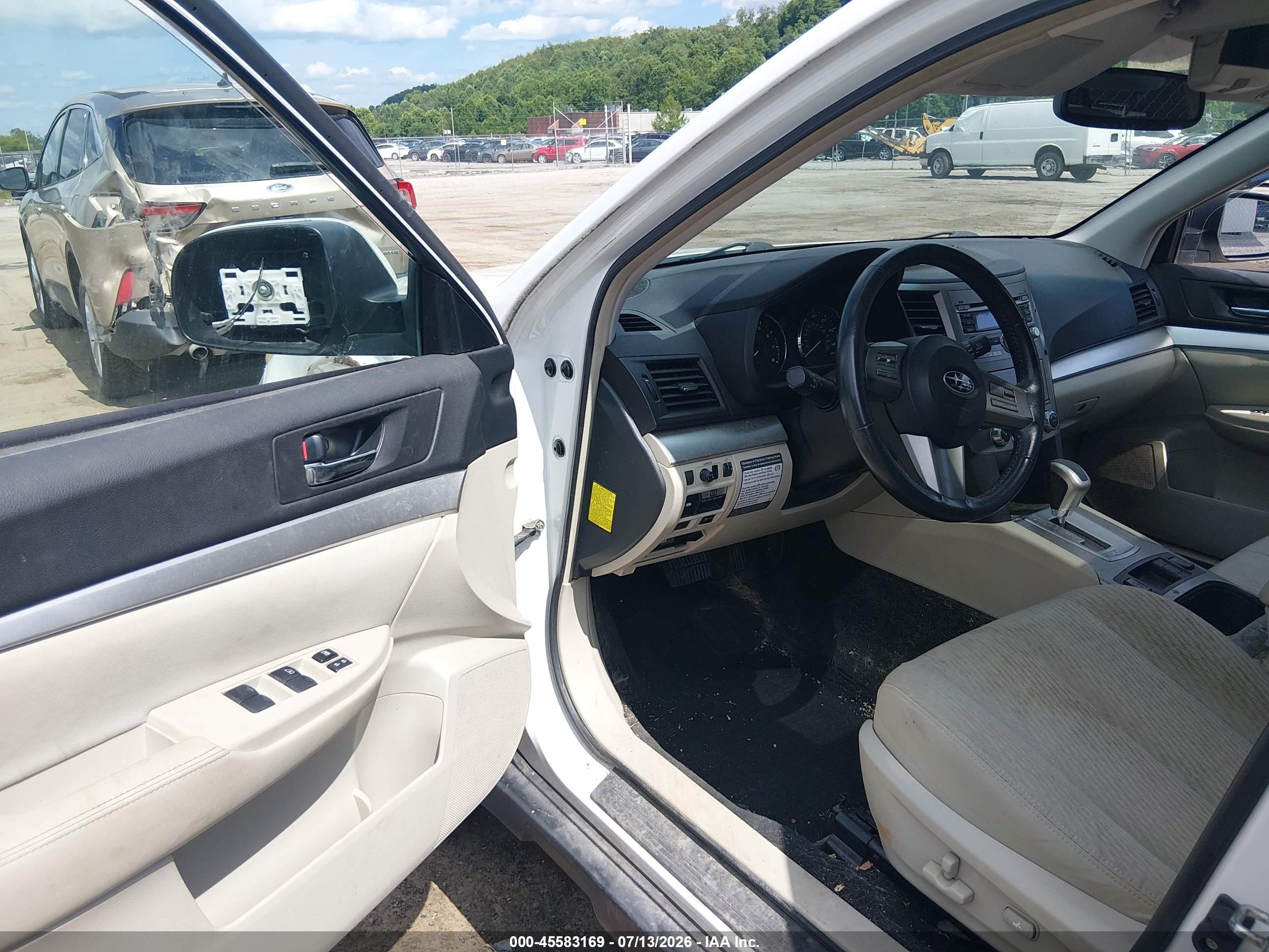 2011 Subaru Outback 2.5i Premium White vin: 4S4BRCGC7B3374618