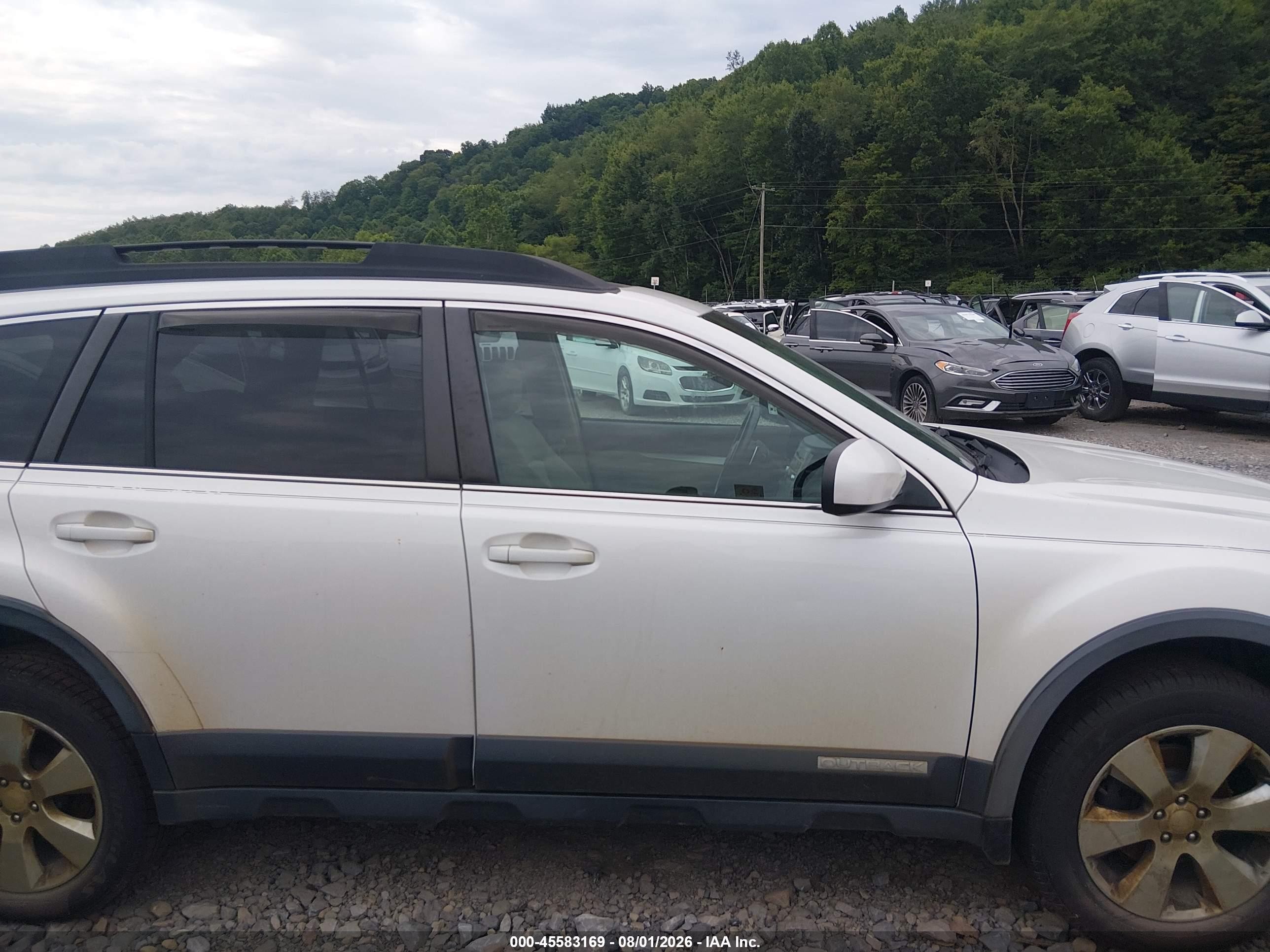2011 Subaru Outback 2.5i Premium White vin: 4S4BRCGC7B3374618