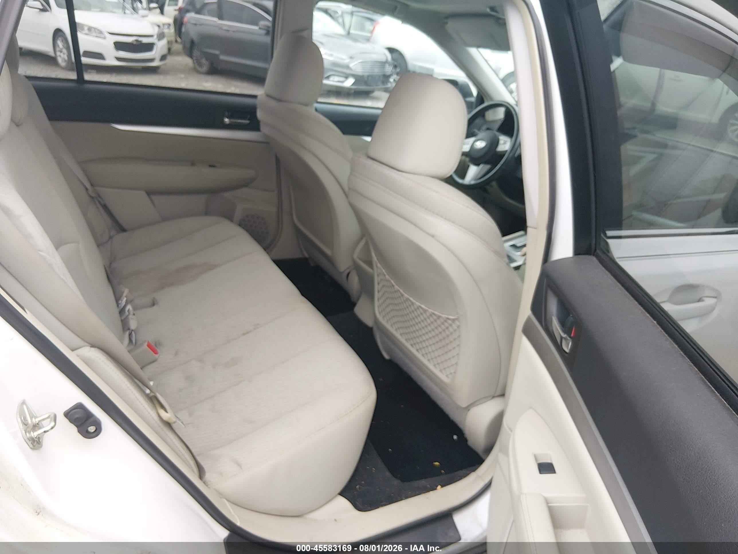 2011 Subaru Outback 2.5i Premium White vin: 4S4BRCGC7B3374618