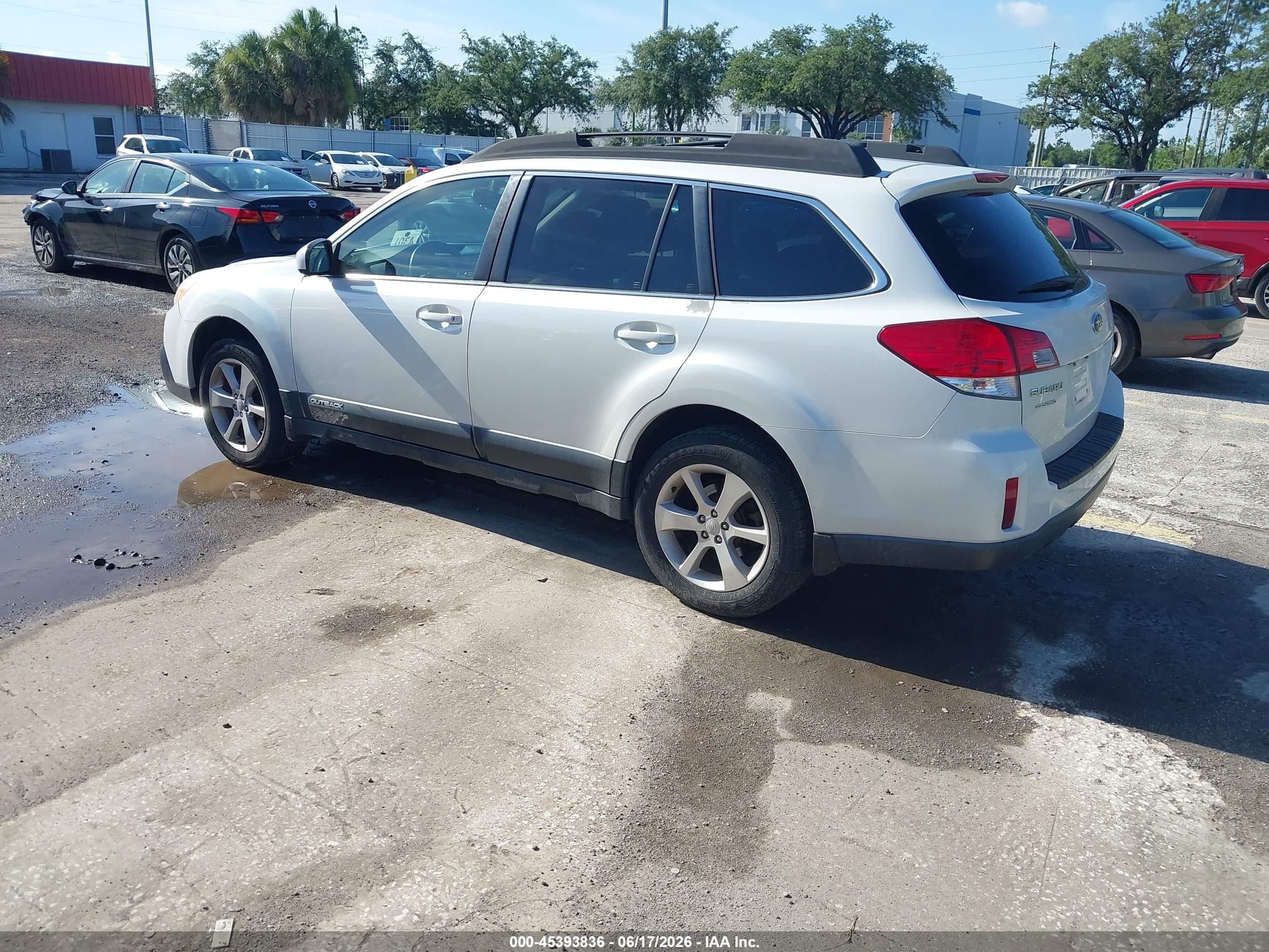2013 Subaru Outback 2.5i Premium Белый vin: 4S4BRCGC7D3203323