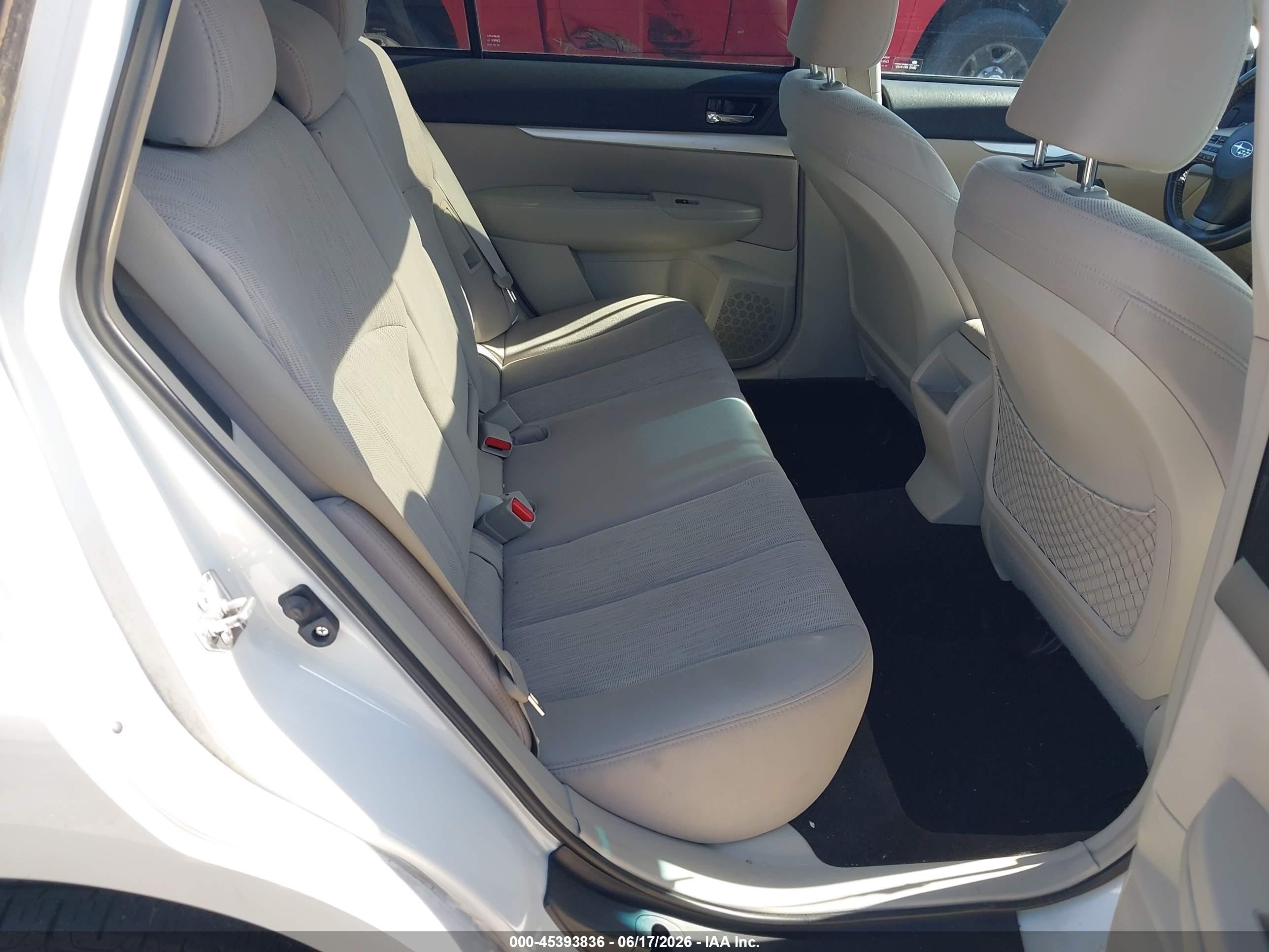 2013 Subaru Outback 2.5i Premium Белый vin: 4S4BRCGC7D3203323