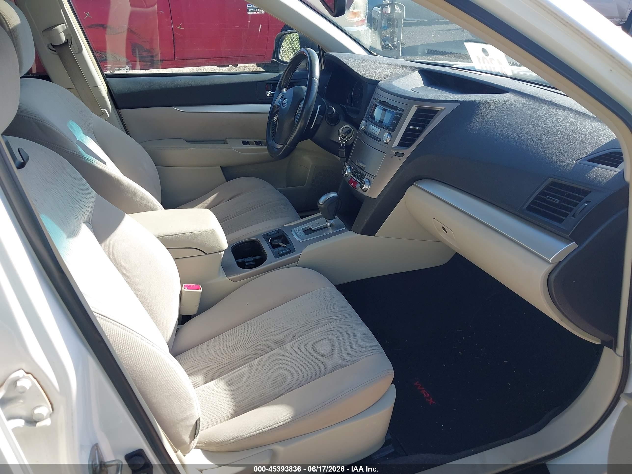 2013 Subaru Outback 2.5i Premium Белый vin: 4S4BRCGC7D3203323