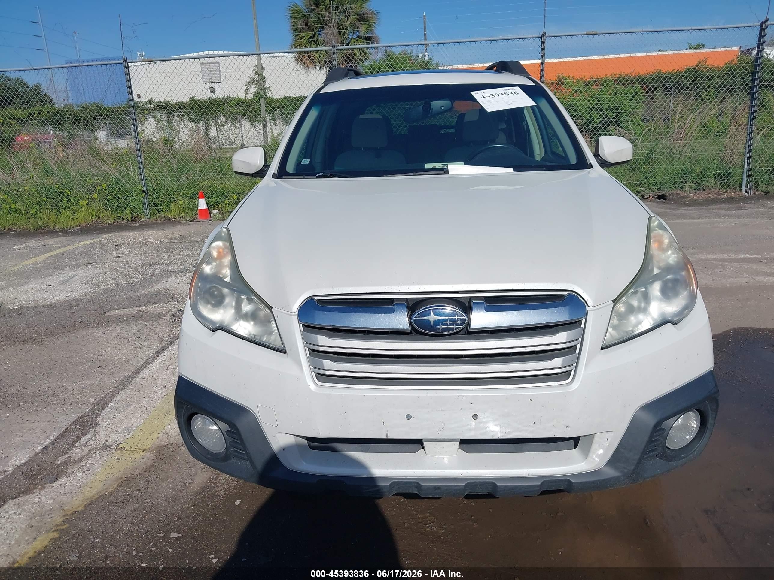 2013 Subaru Outback 2.5i Premium Белый vin: 4S4BRCGC7D3203323