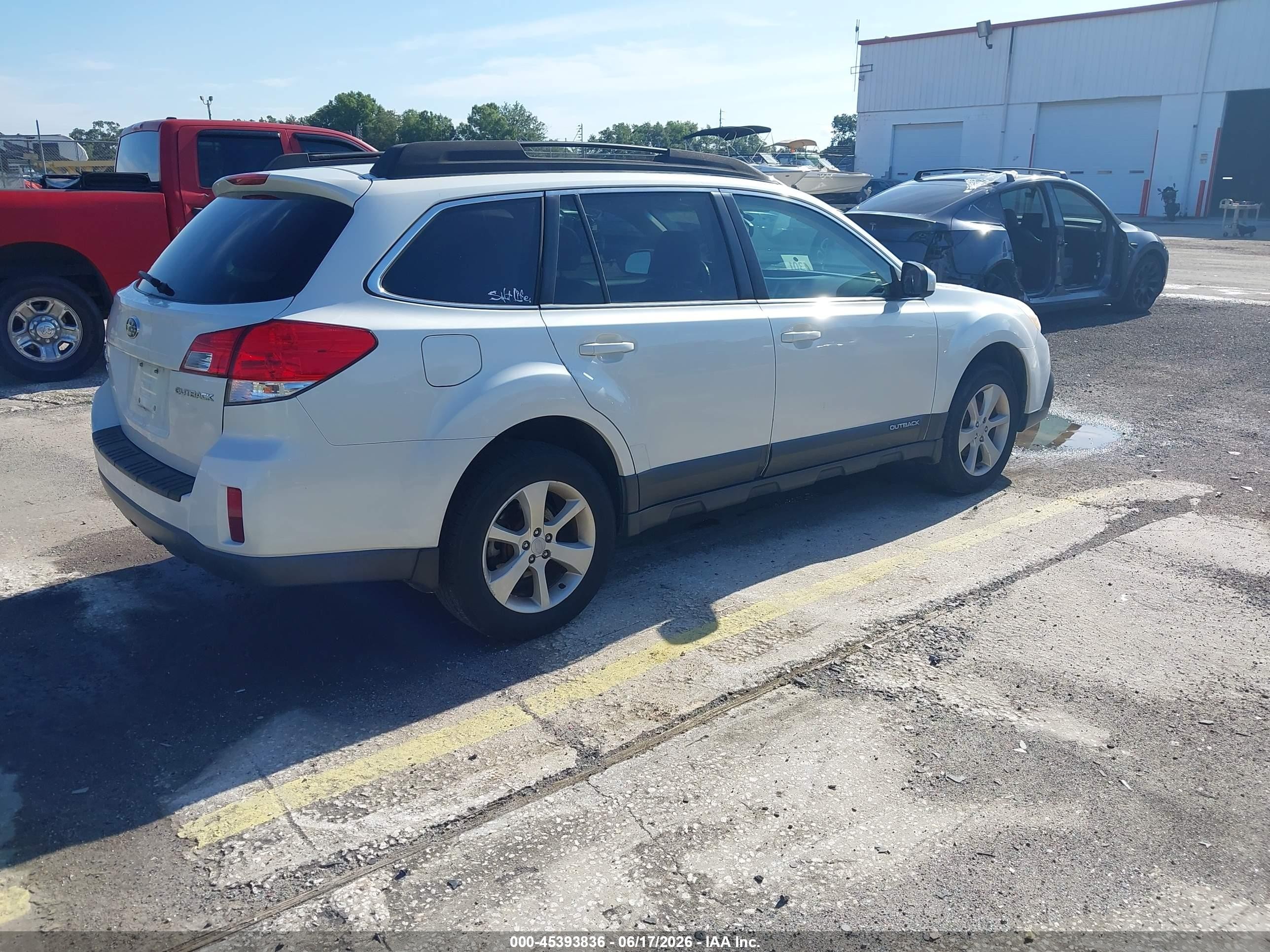 2013 Subaru Outback 2.5i Premium Белый vin: 4S4BRCGC7D3203323