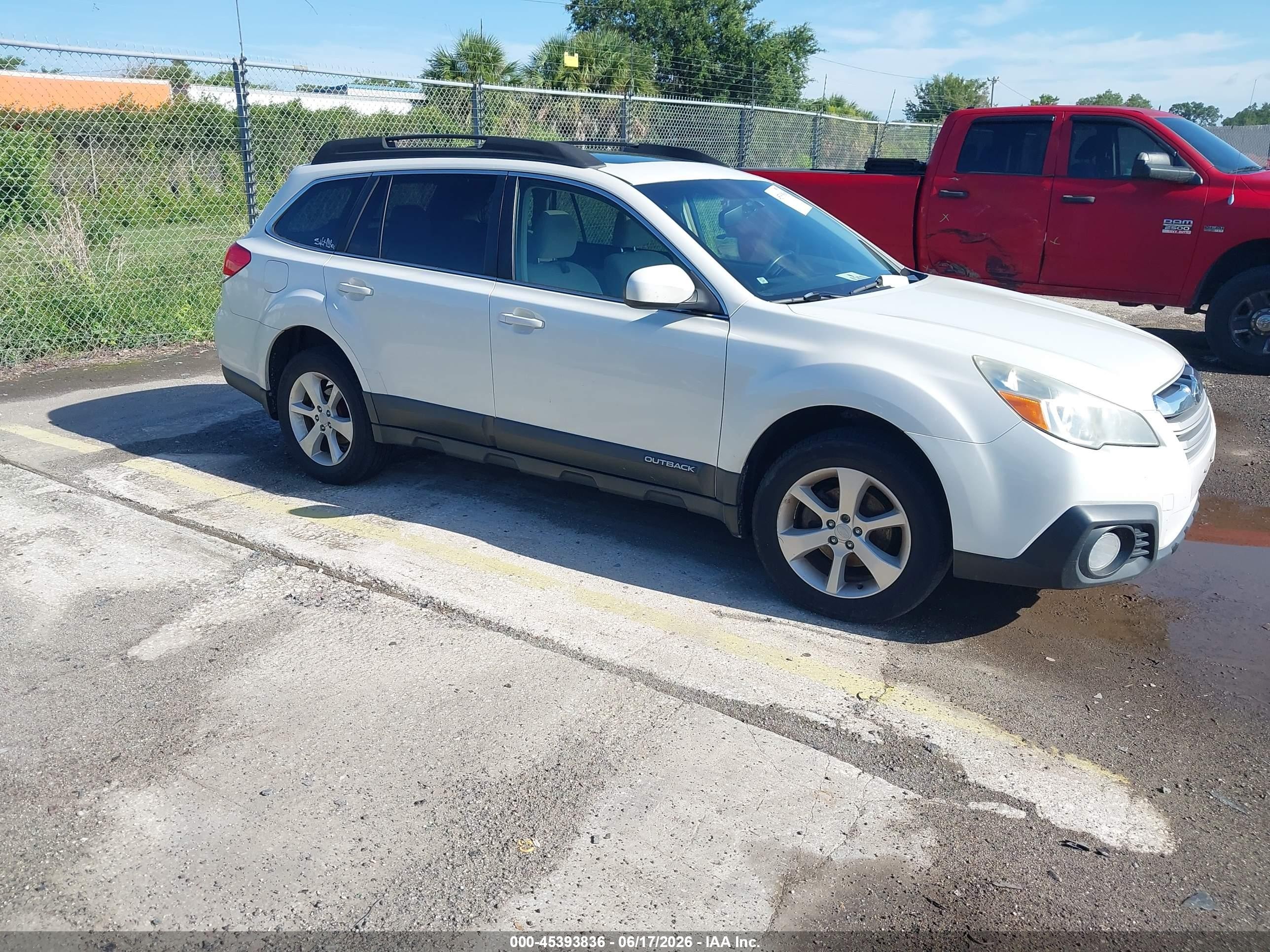 2013 Subaru Outback 2.5i Premium Белый vin: 4S4BRCGC7D3203323