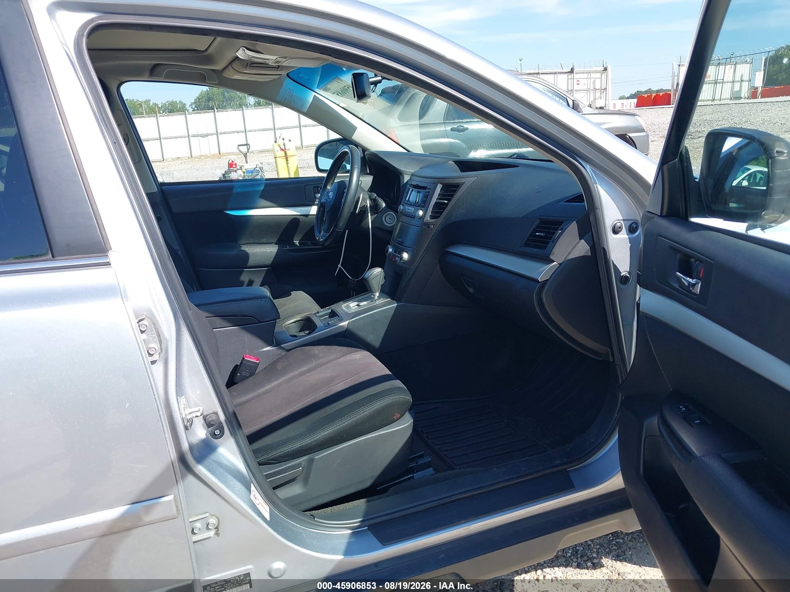 2013 Subaru Outback 2.5i Premium Silver vin: 4S4BRCGC7D3261934