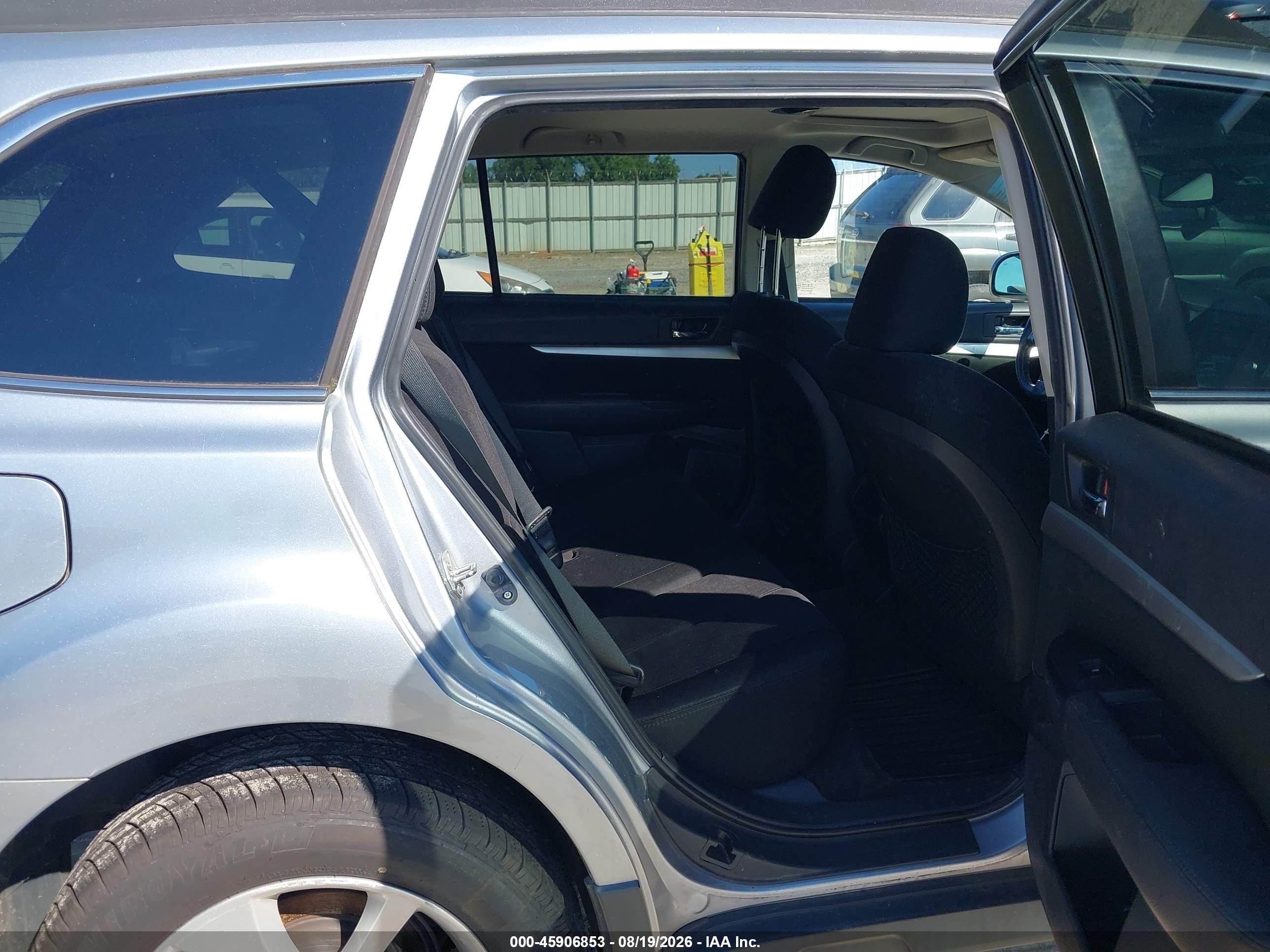 2013 Subaru Outback 2.5i Premium Silver vin: 4S4BRCGC7D3261934