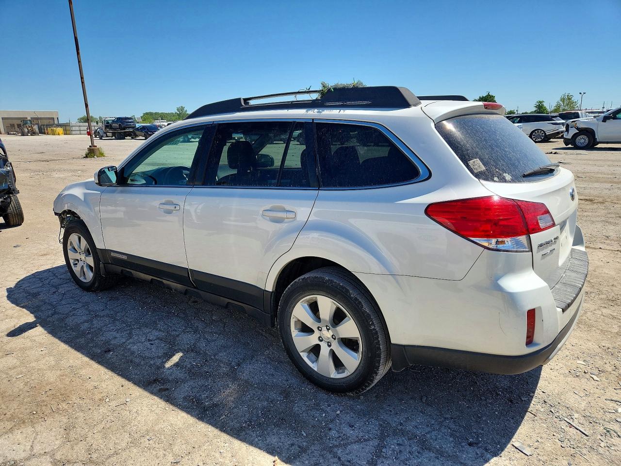 2012 Subaru Outback 2.5i Premium Белый vin: 4S4BRCGC8C3240878
