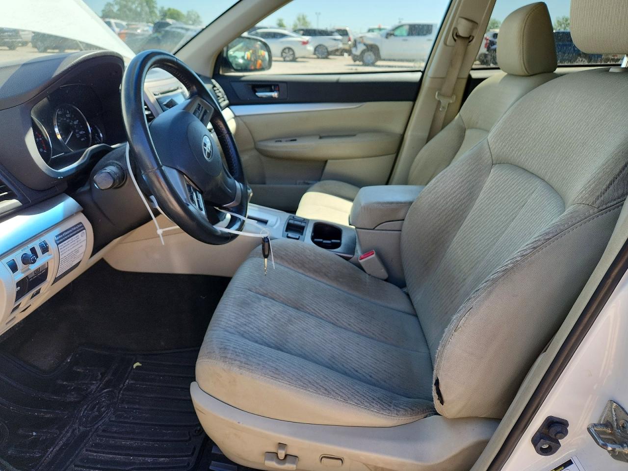 2012 Subaru Outback 2.5i Premium Белый vin: 4S4BRCGC8C3240878