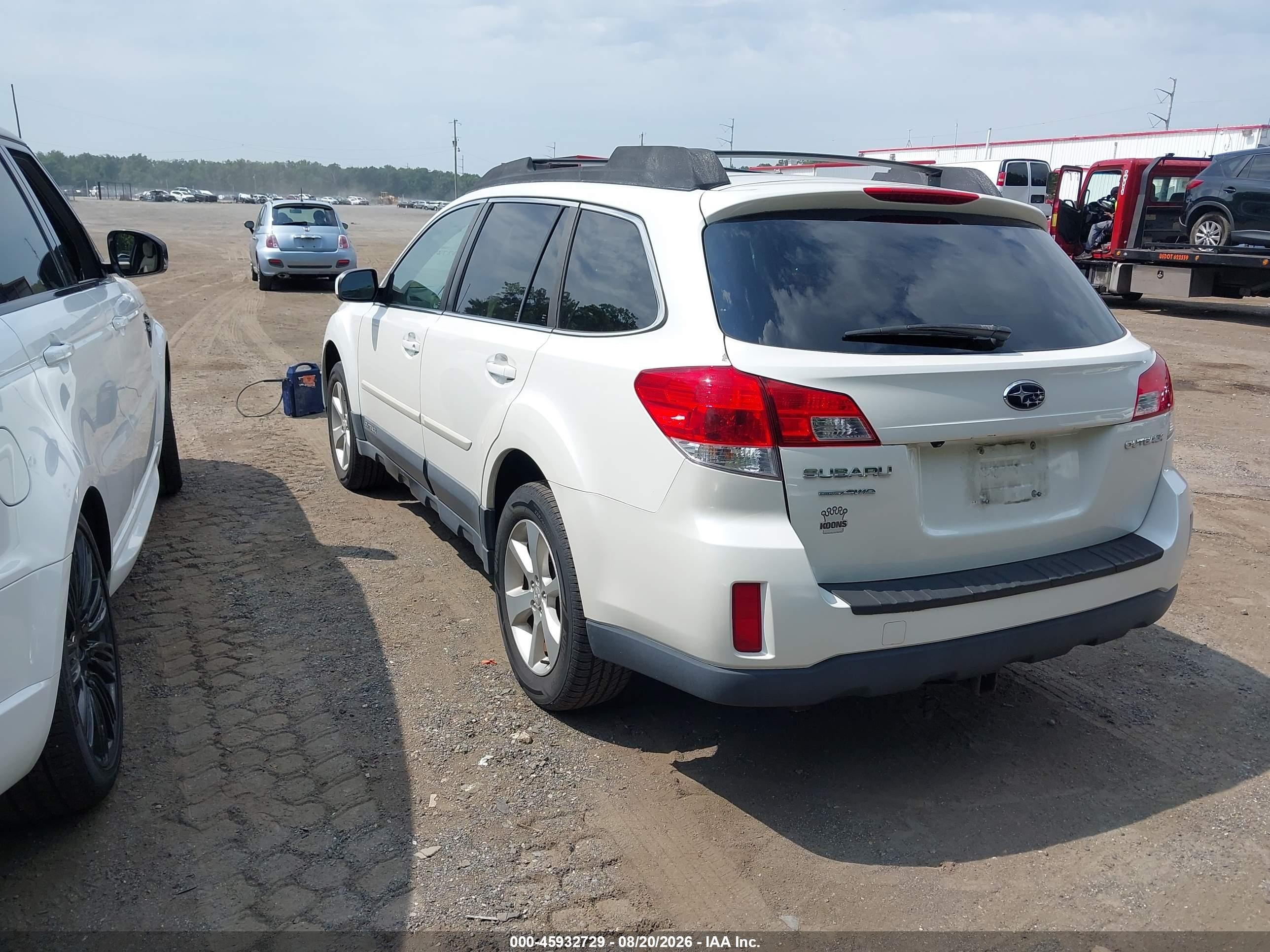 2013 Subaru Outback 2.5i Premium White vin: 4S4BRCGC9D3248456