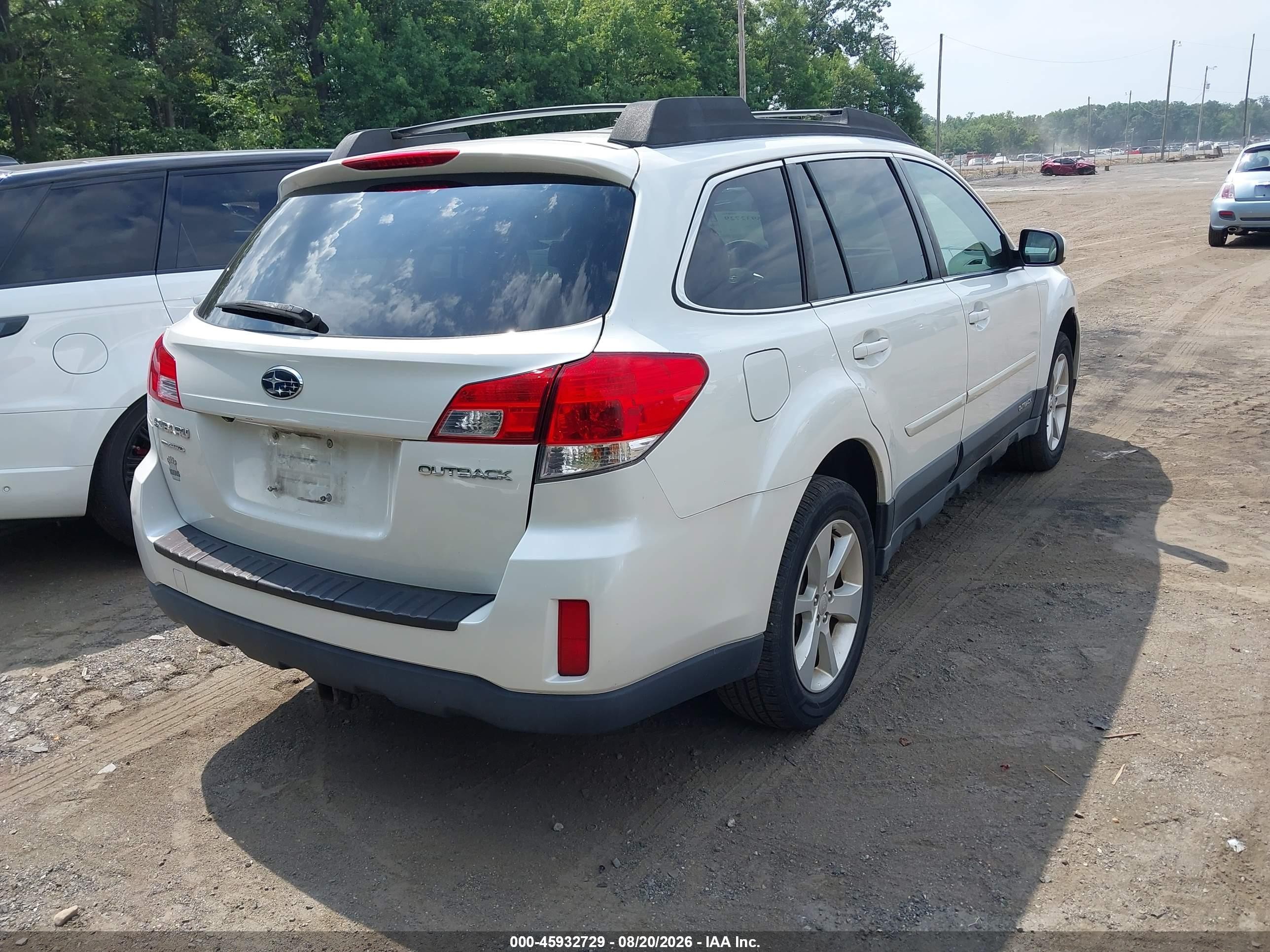 2013 Subaru Outback 2.5i Premium White vin: 4S4BRCGC9D3248456