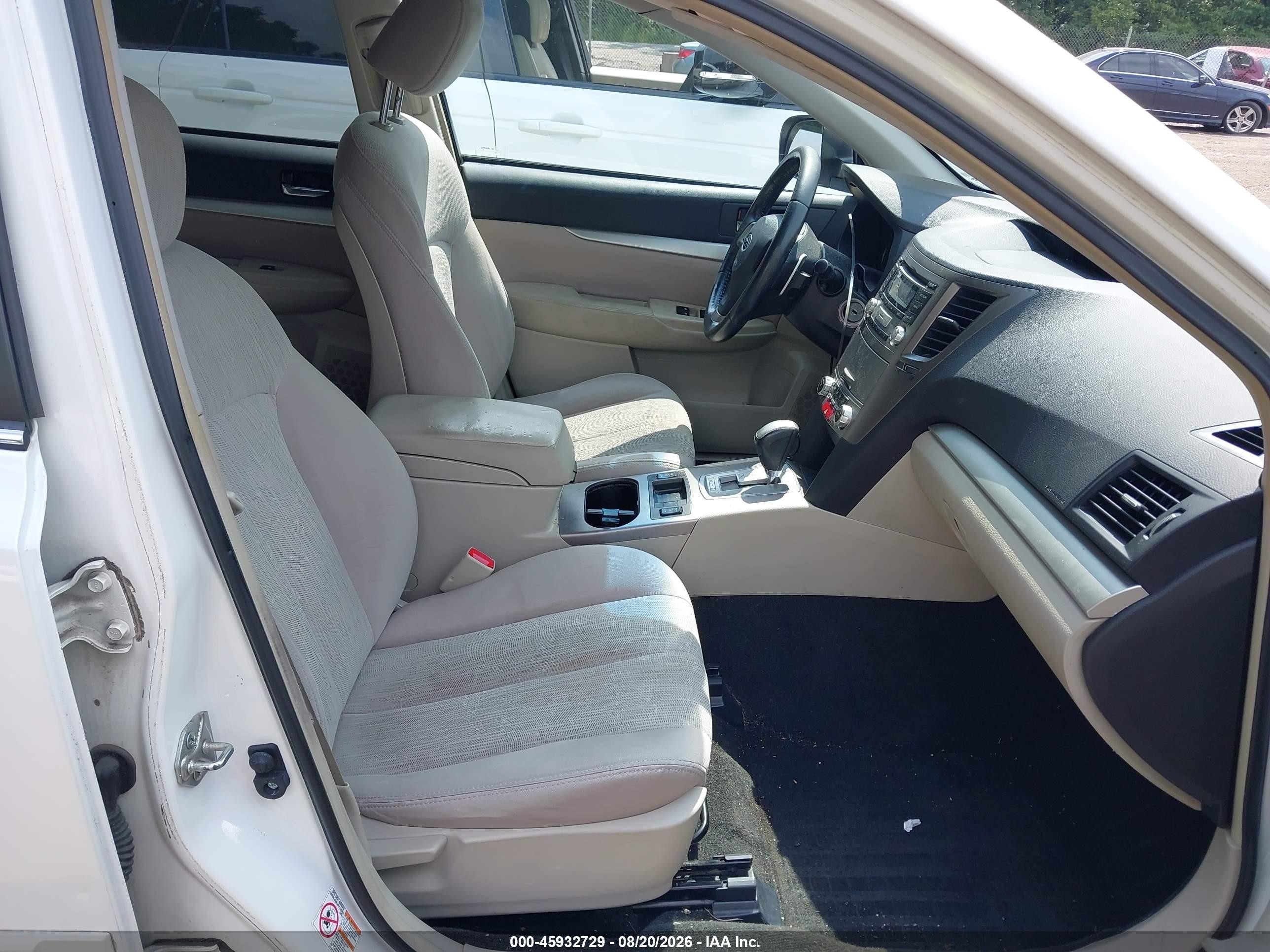 2013 Subaru Outback 2.5i Premium White vin: 4S4BRCGC9D3248456