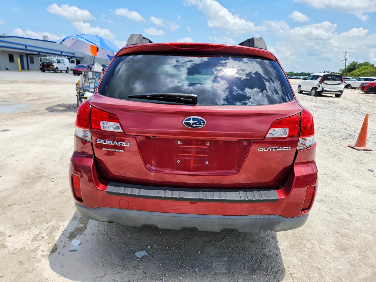 2013 Subaru Outback 2.5i Premium Red vin: 4S4BRCGCXD3279585