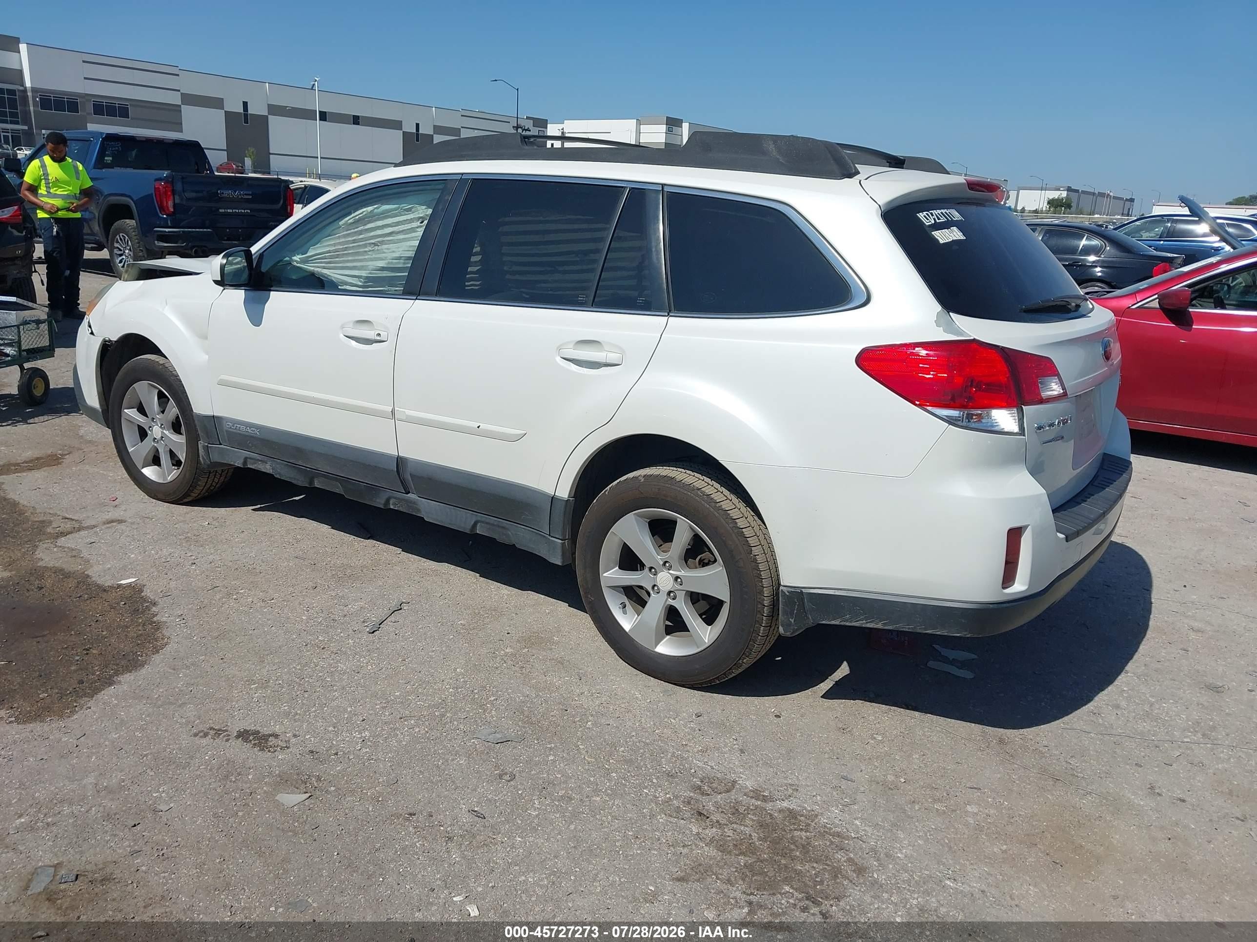 2013 Subaru Outback 2.5i Premium White vin: 4S4BRCGCXD3292403