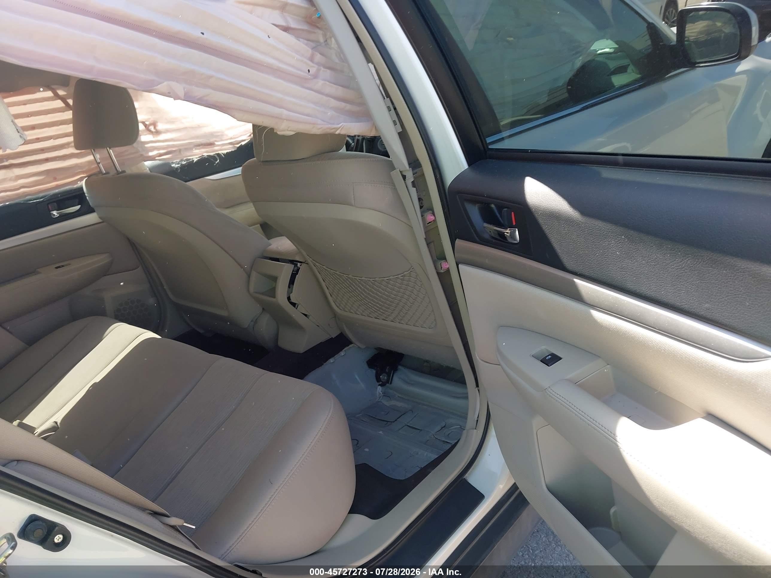 2013 Subaru Outback 2.5i Premium White vin: 4S4BRCGCXD3292403