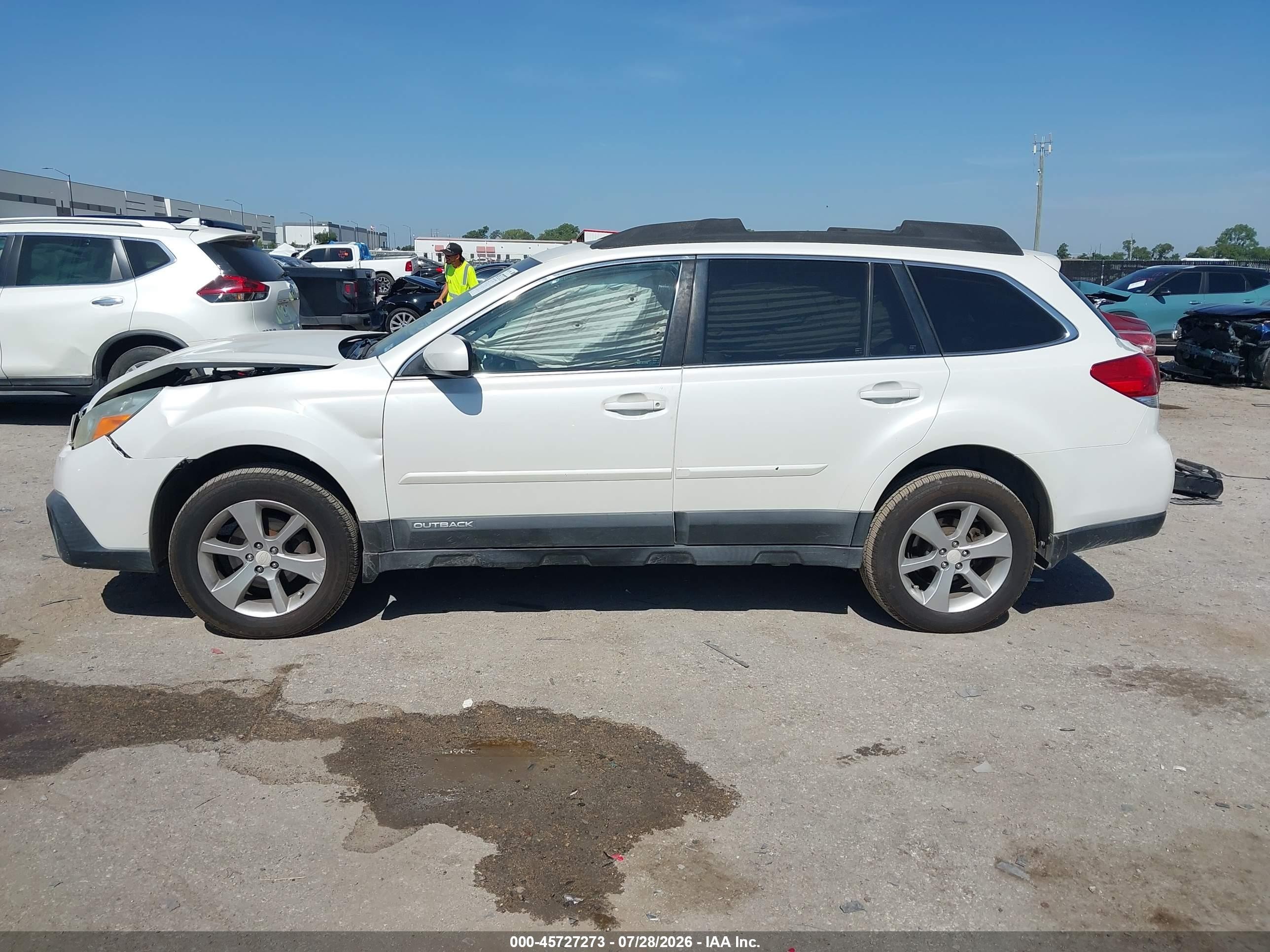 2013 Subaru Outback 2.5i Premium White vin: 4S4BRCGCXD3292403