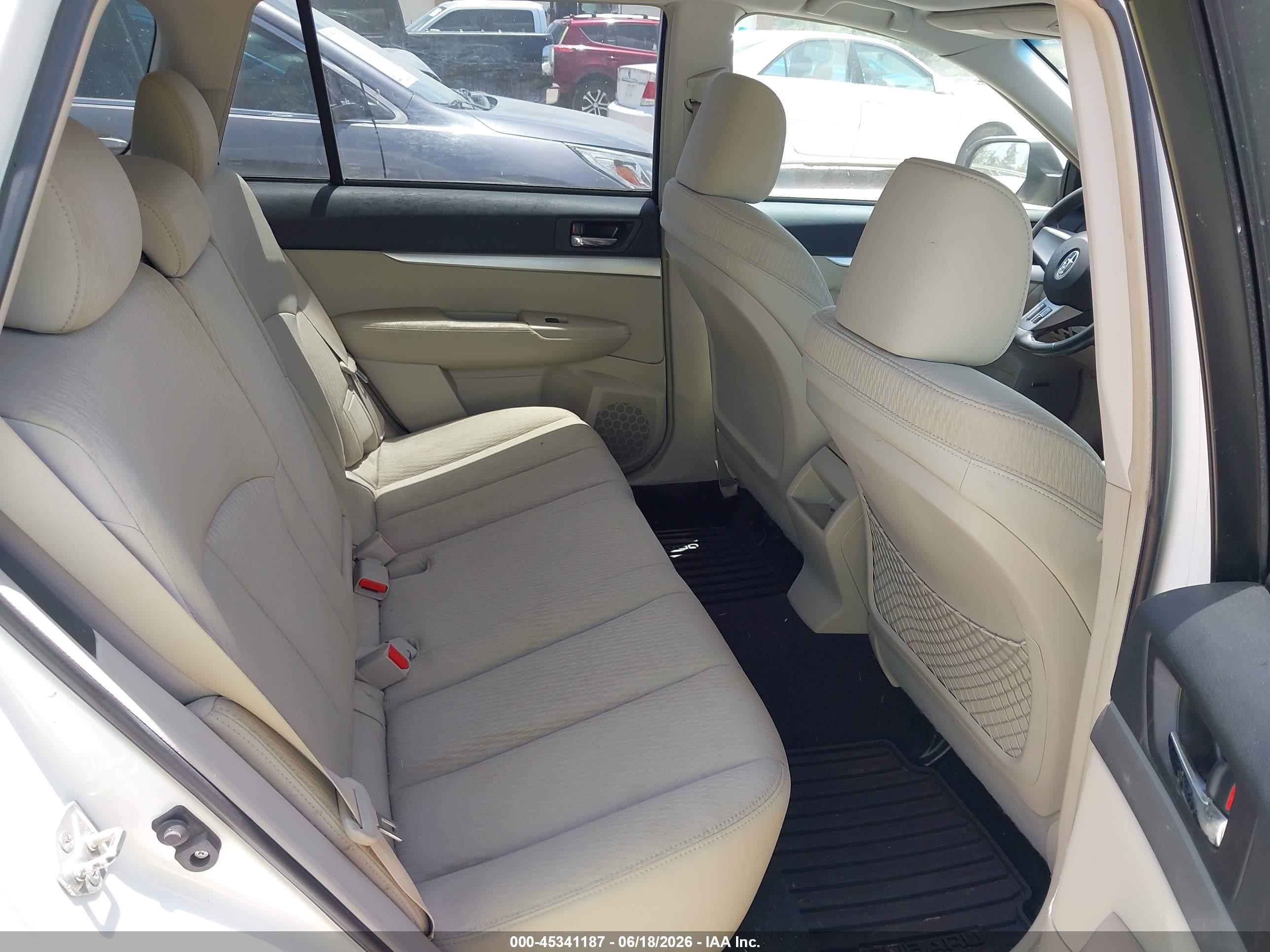 2010 Subaru Outback 2.5i Premium White vin: 4S4BRCHC3A1320127