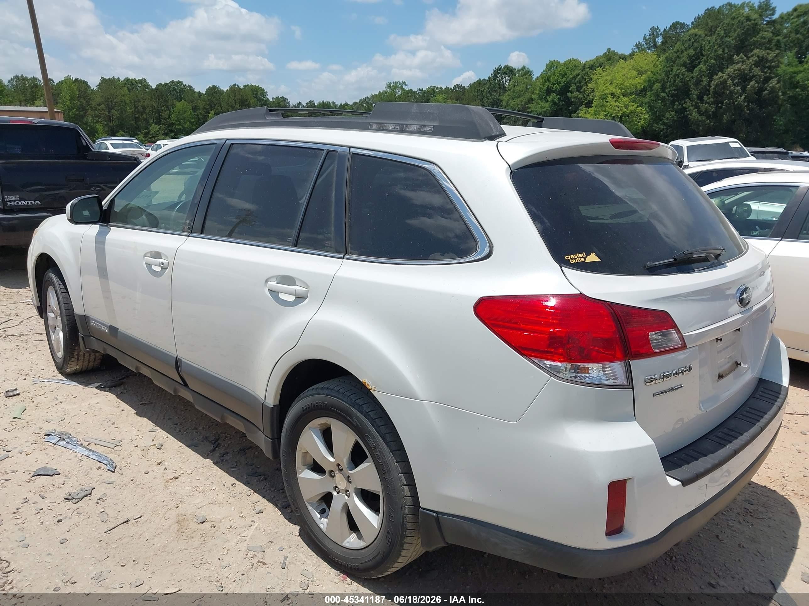 2010 Subaru Outback 2.5i Premium White vin: 4S4BRCHC3A1320127