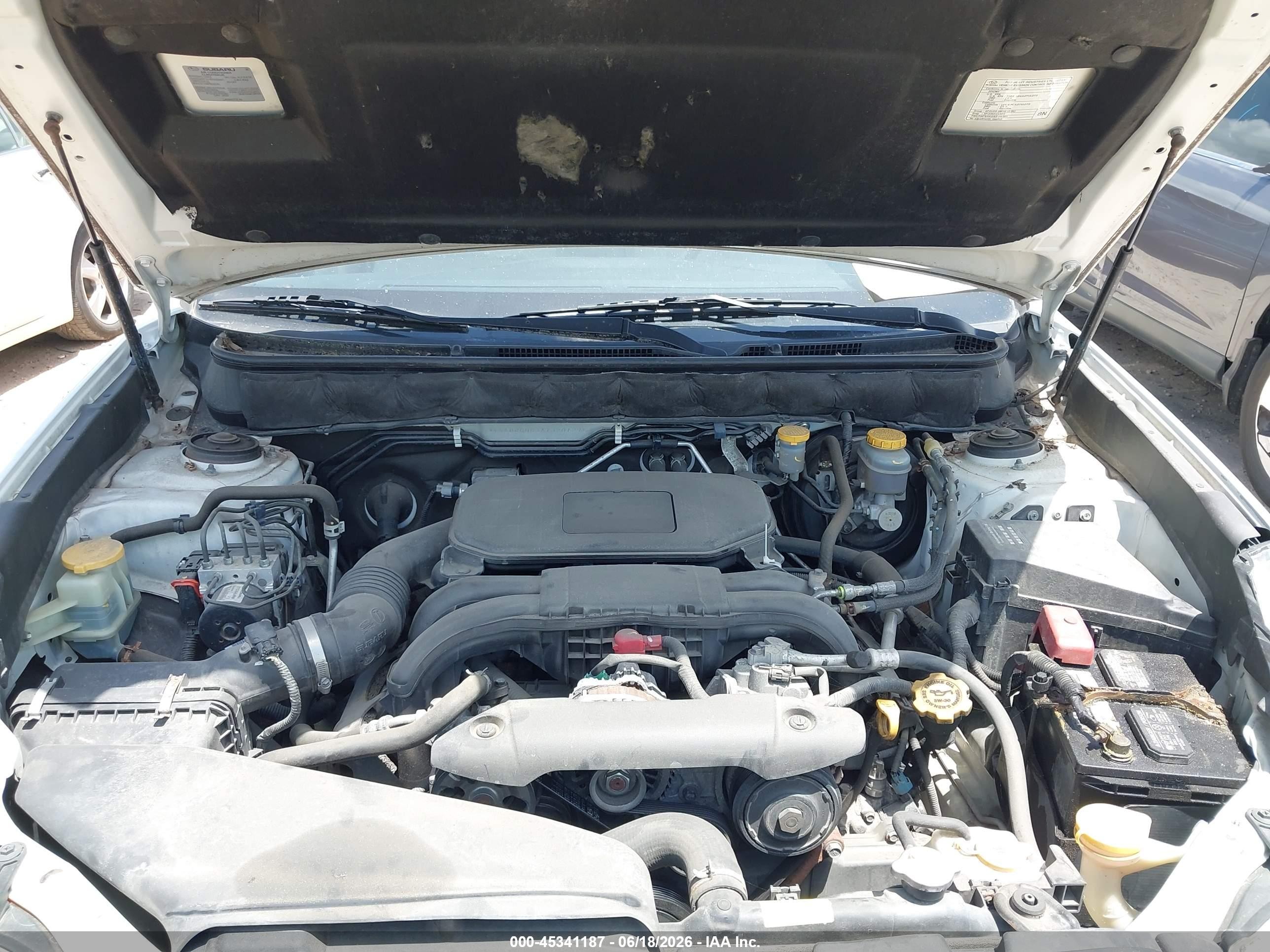2010 Subaru Outback 2.5i Premium White vin: 4S4BRCHC3A1320127