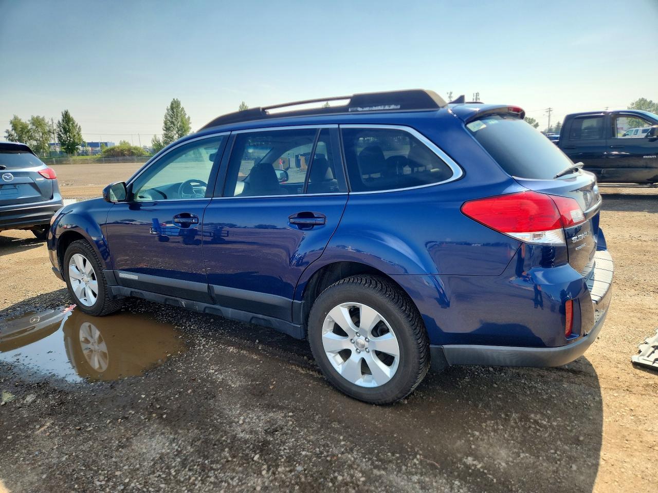 2011 Subaru Outback 2.5i Premium Blue vin: 4S4BRCHC6B3380568