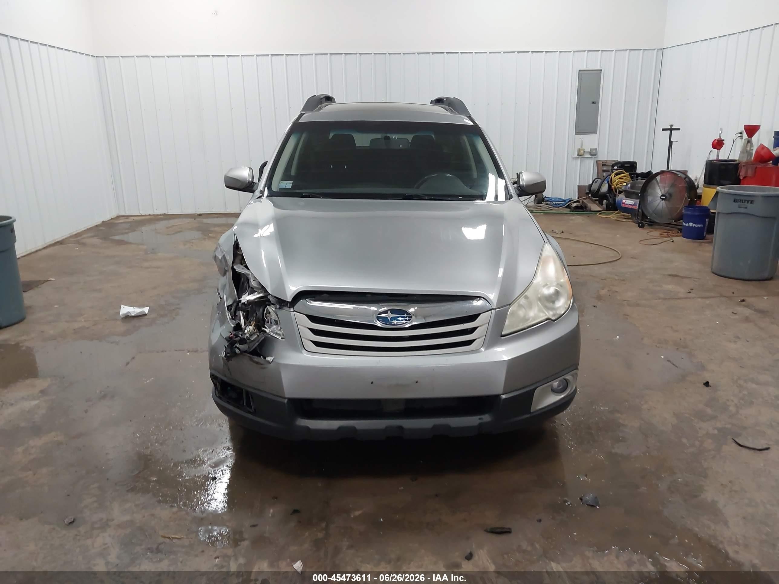 2011 Subaru Outback 2.5i Premium Silver vin: 4S4BRCHC7B3366209