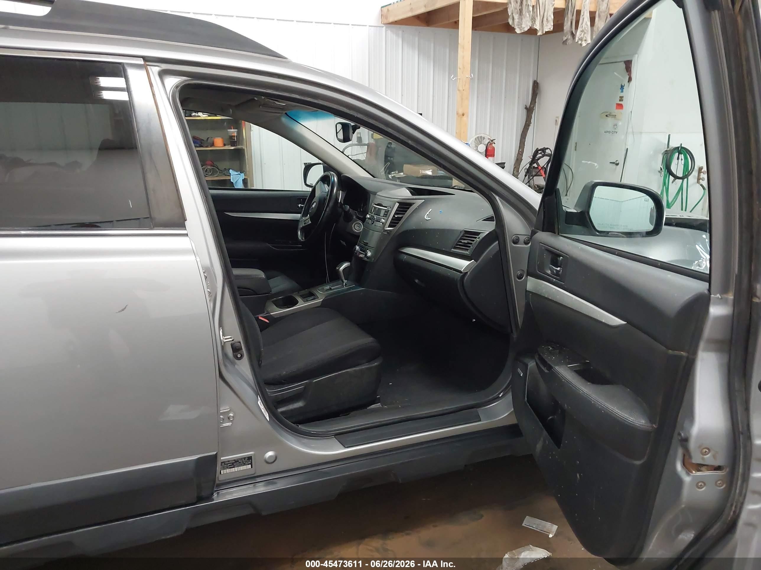 2011 Subaru Outback 2.5i Premium Silver vin: 4S4BRCHC7B3366209