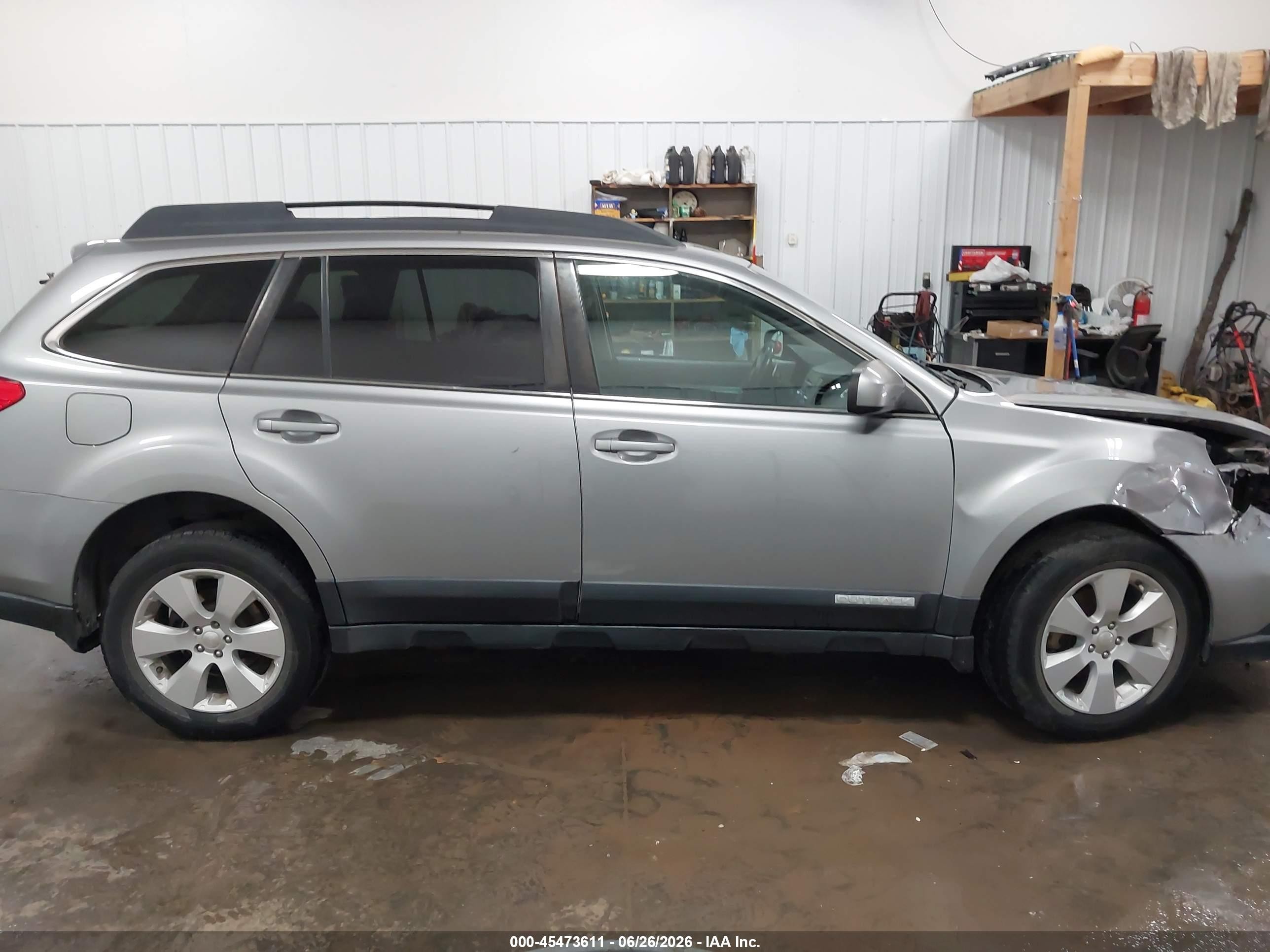 2011 Subaru Outback 2.5i Premium Silver vin: 4S4BRCHC7B3366209