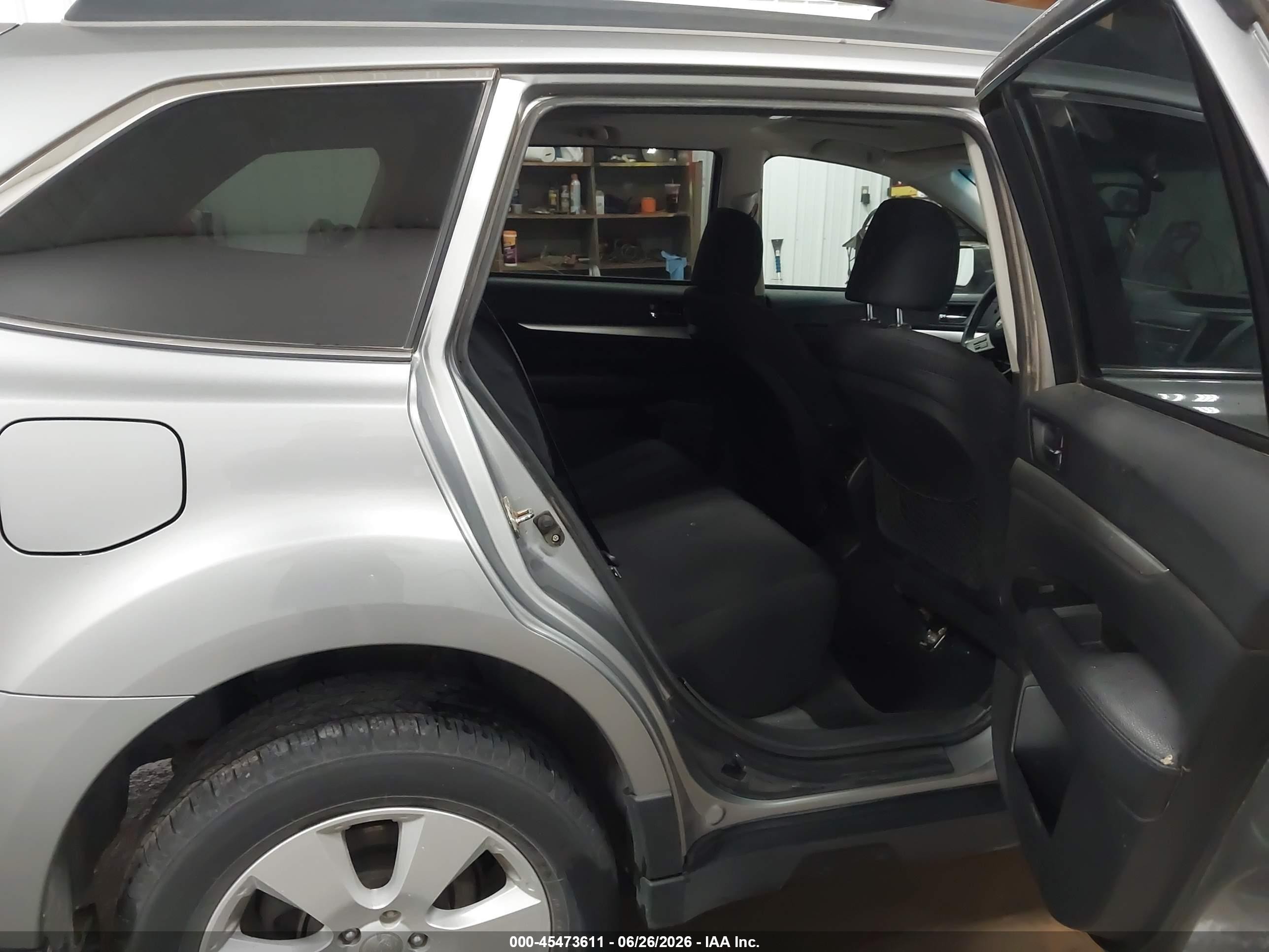 2011 Subaru Outback 2.5i Premium Silver vin: 4S4BRCHC7B3366209