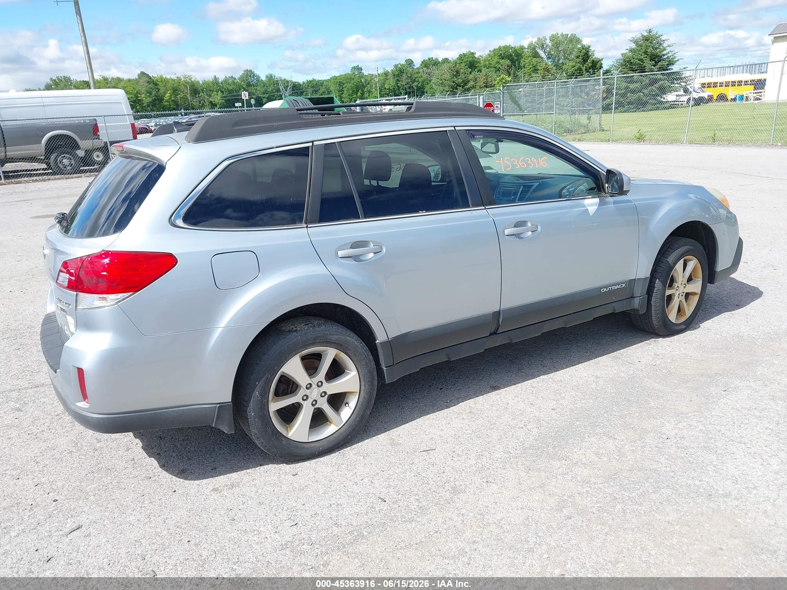 2013 Subaru Outback 2.5i Limited Silver vin: 4S4BRCJC1D3296848