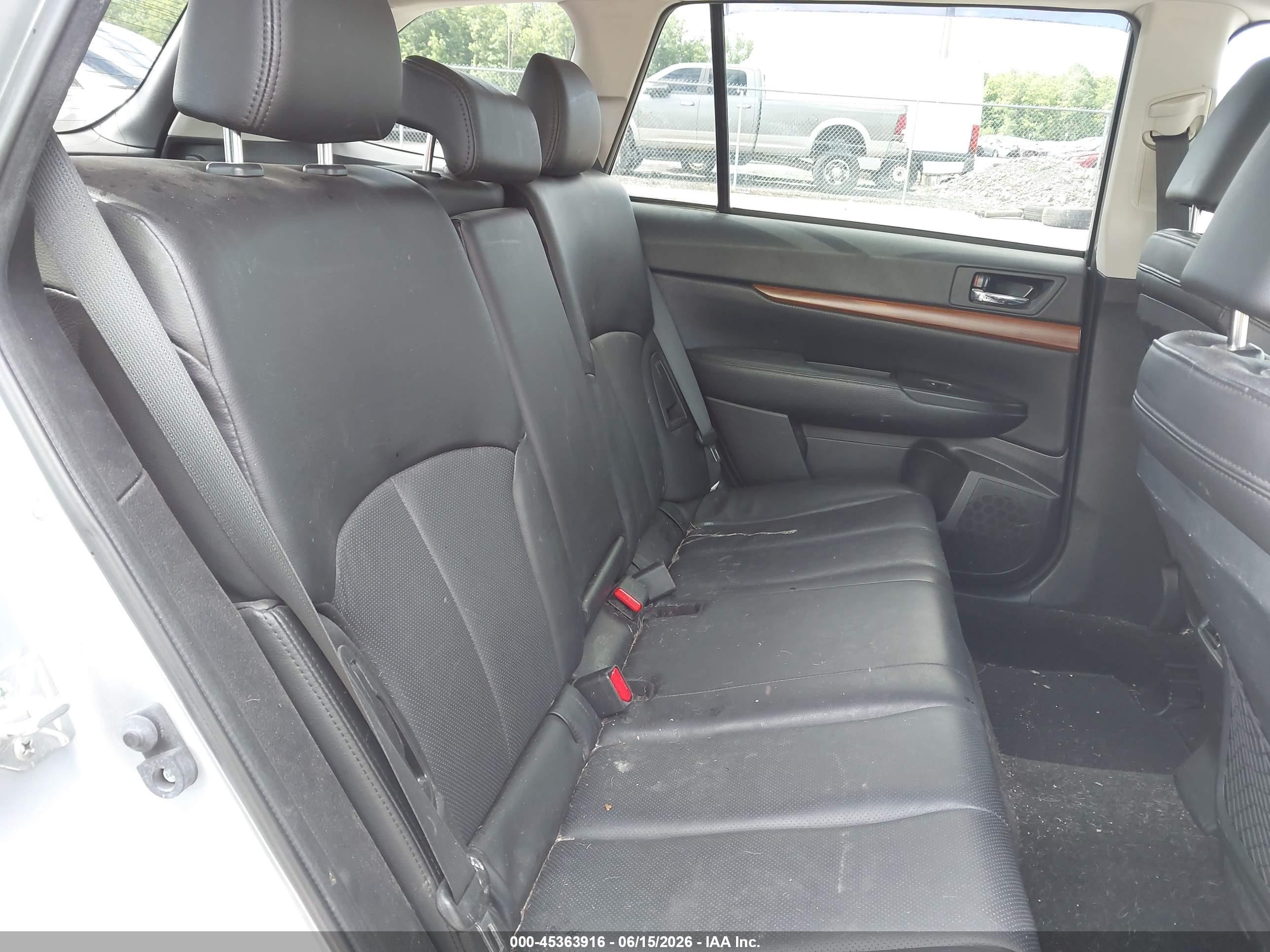 2013 Subaru Outback 2.5i Limited Silver vin: 4S4BRCJC1D3296848
