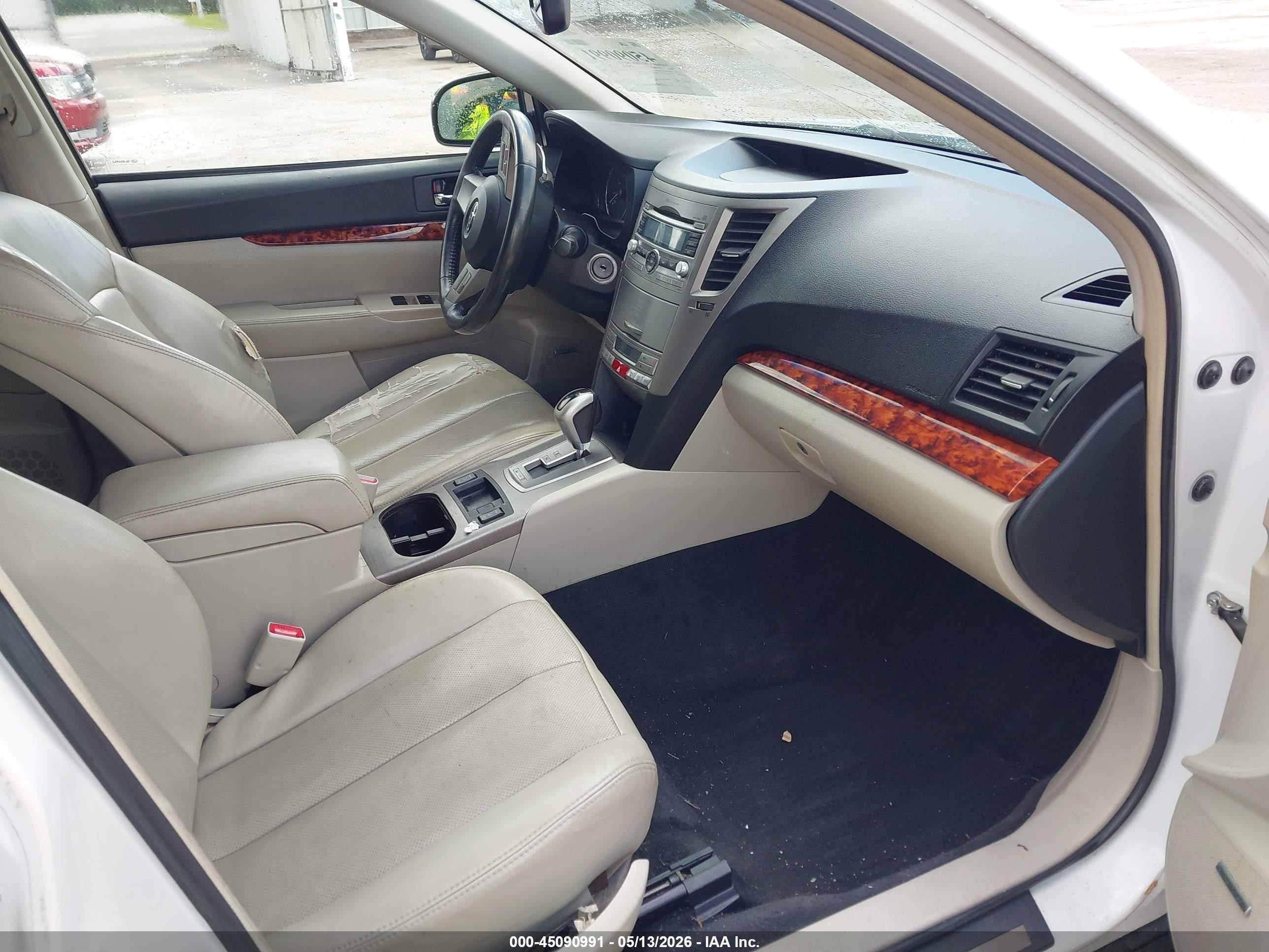 2011 Subaru Outback 2.5i Limited White vin: 4S4BRCJC2B3342474