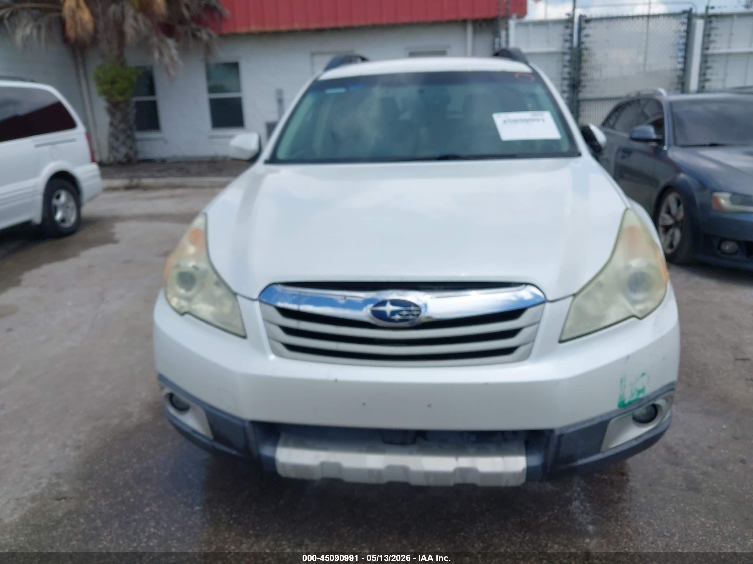 2011 Subaru Outback 2.5i Limited White vin: 4S4BRCJC2B3342474