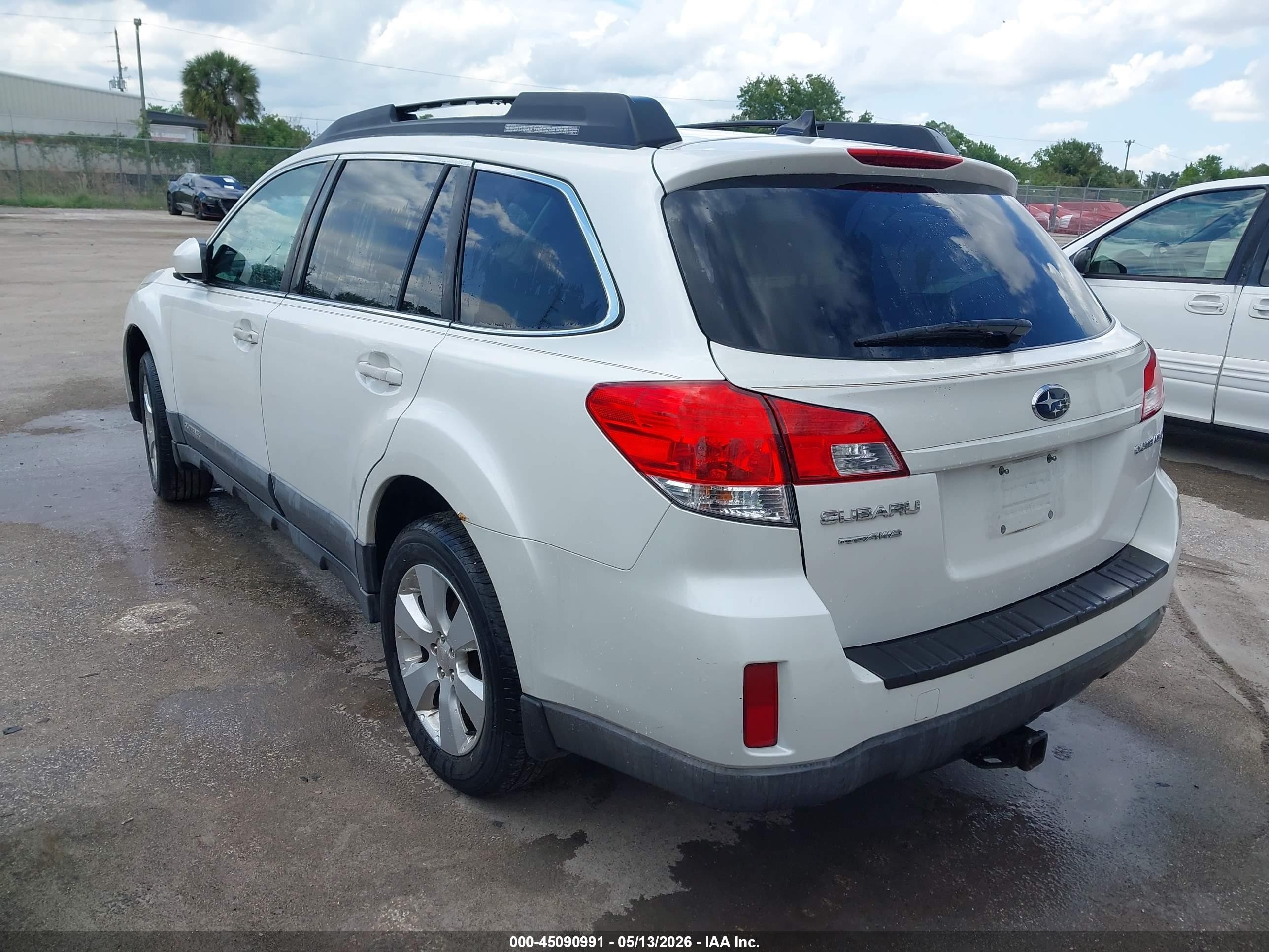 2011 Subaru Outback 2.5i Limited White vin: 4S4BRCJC2B3342474