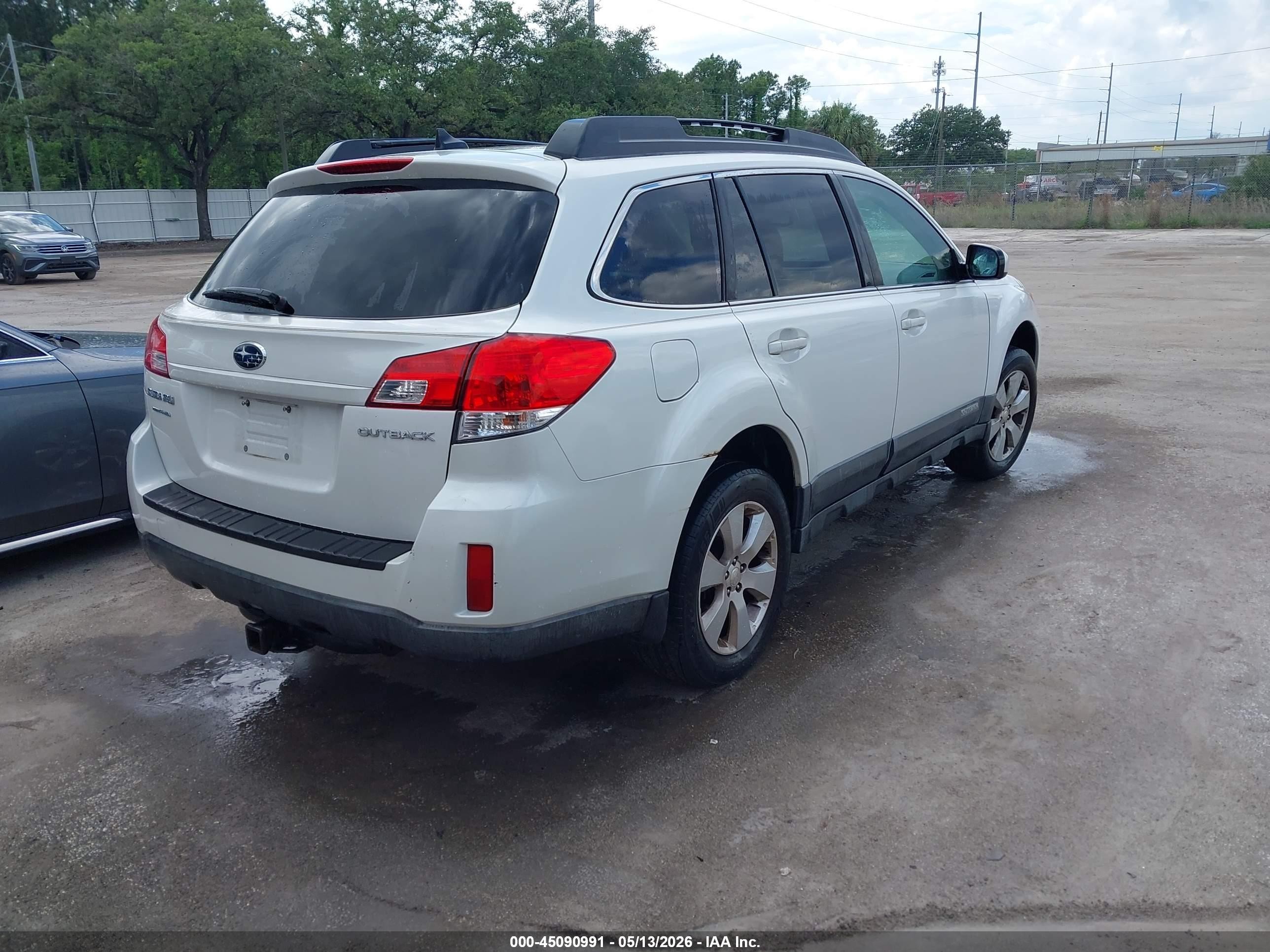 2011 Subaru Outback 2.5i Limited White vin: 4S4BRCJC2B3342474