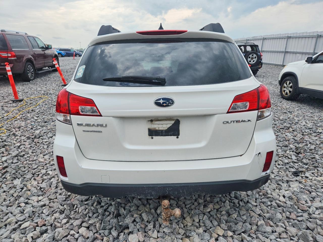 2012 Subaru Outback 2.5i Limited White vin: 4S4BRCJC3C3252879
