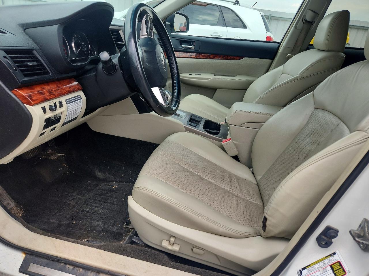 2012 Subaru Outback 2.5i Limited White vin: 4S4BRCJC3C3252879