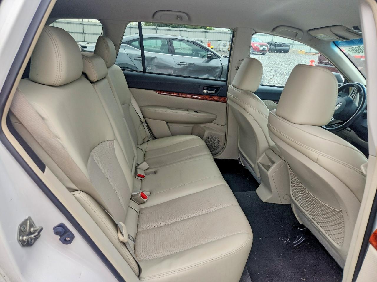 2012 Subaru Outback 2.5i Limited White vin: 4S4BRCJC3C3252879