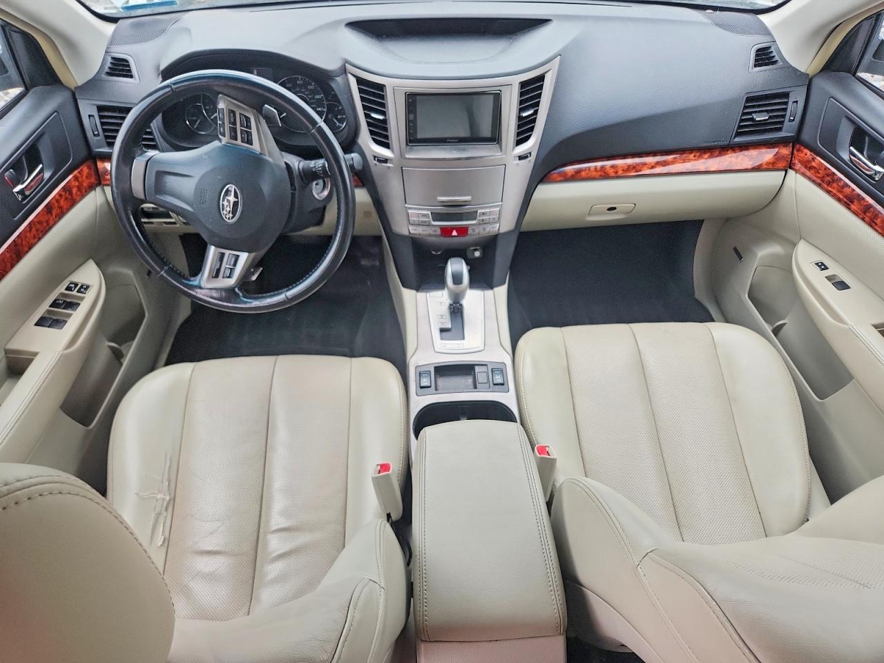 2012 Subaru Outback 2.5i Limited White vin: 4S4BRCJC3C3252879