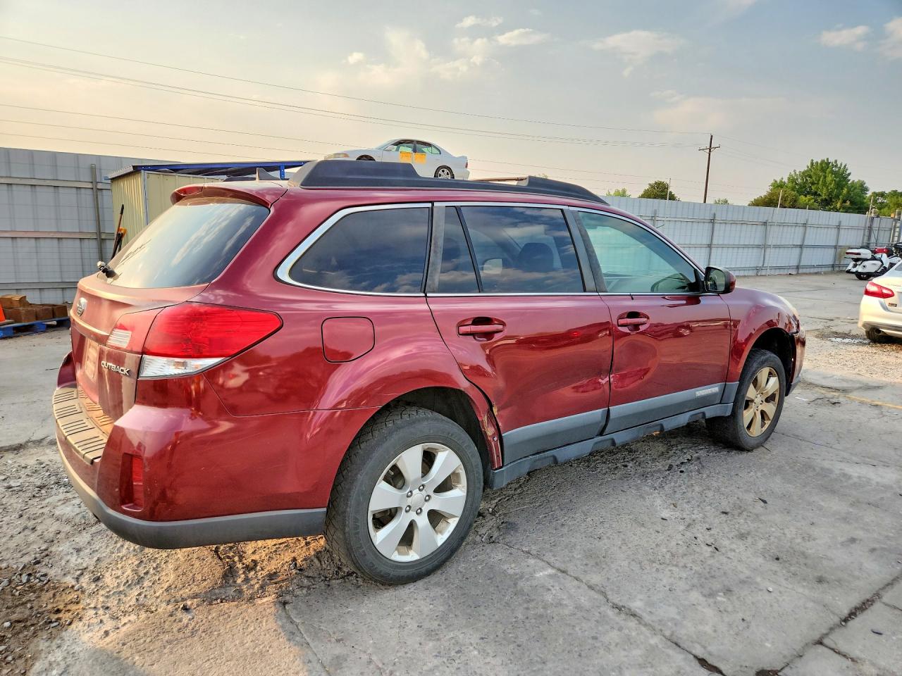 2011 Subaru Outback 2.5i Limited Red vin: 4S4BRCJC5B3362833