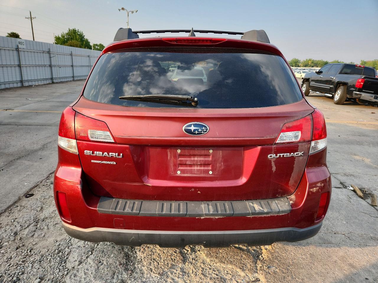 2011 Subaru Outback 2.5i Limited Red vin: 4S4BRCJC5B3362833