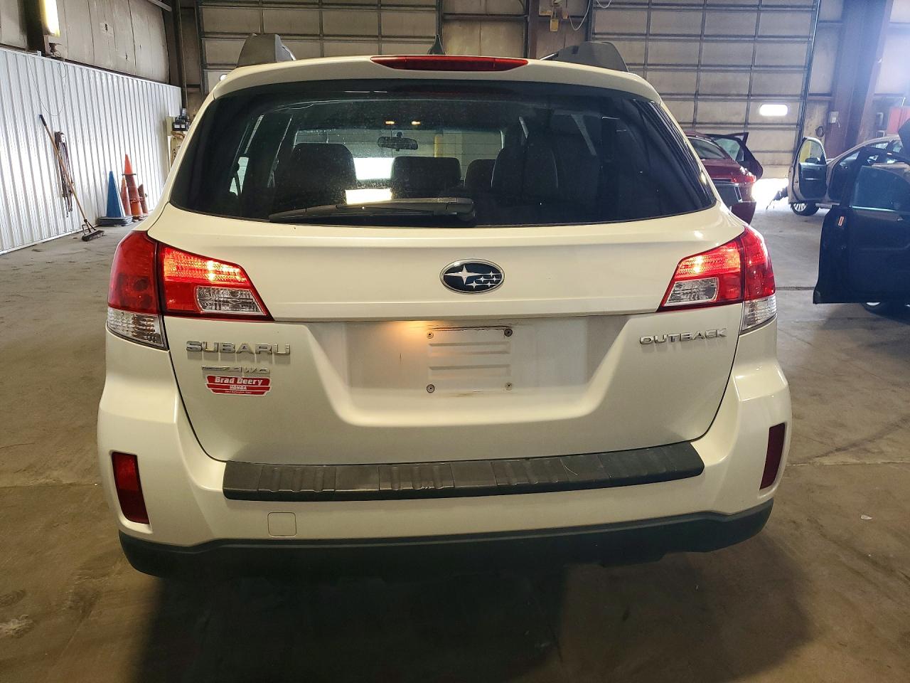 2013 Subaru Outback 2.5i Limited White vin: 4S4BRCJC5D3298375