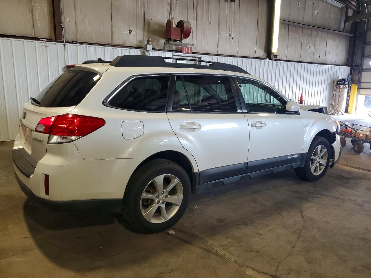 2013 Subaru Outback 2.5i Limited White vin: 4S4BRCJC5D3298375