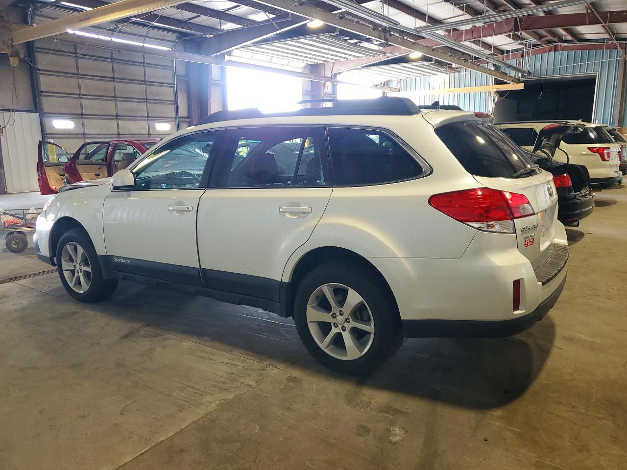 2013 Subaru Outback 2.5i Limited White vin: 4S4BRCJC5D3298375