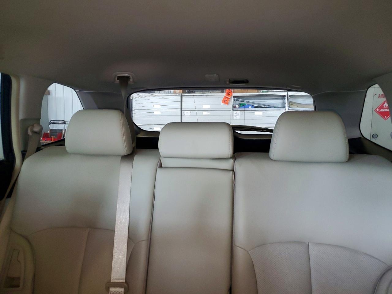 2013 Subaru Outback 2.5i Limited White vin: 4S4BRCJC5D3298375