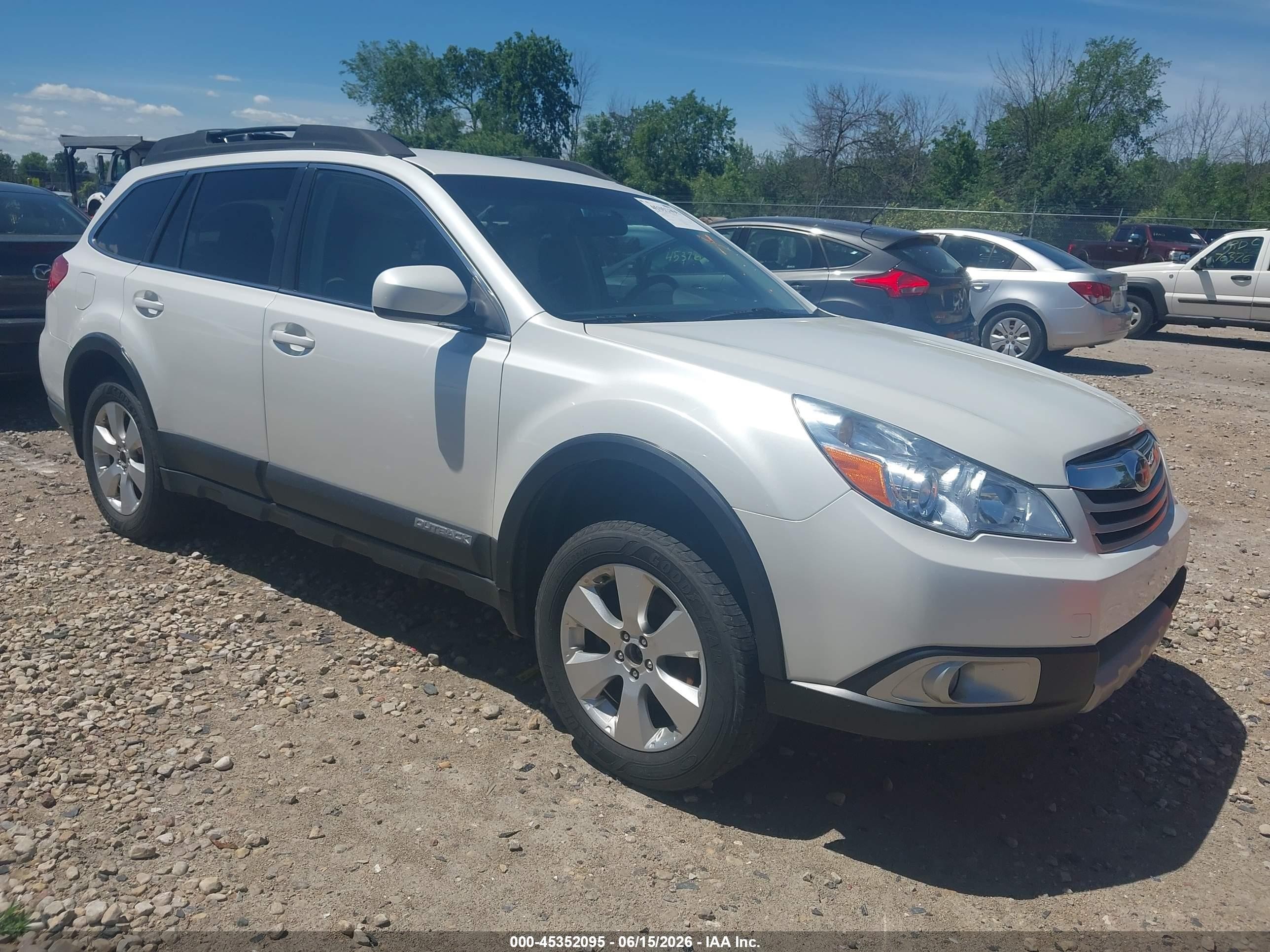 2012 Subaru Outback 2.5i Limited White vin: 4S4BRCJC6C3253718