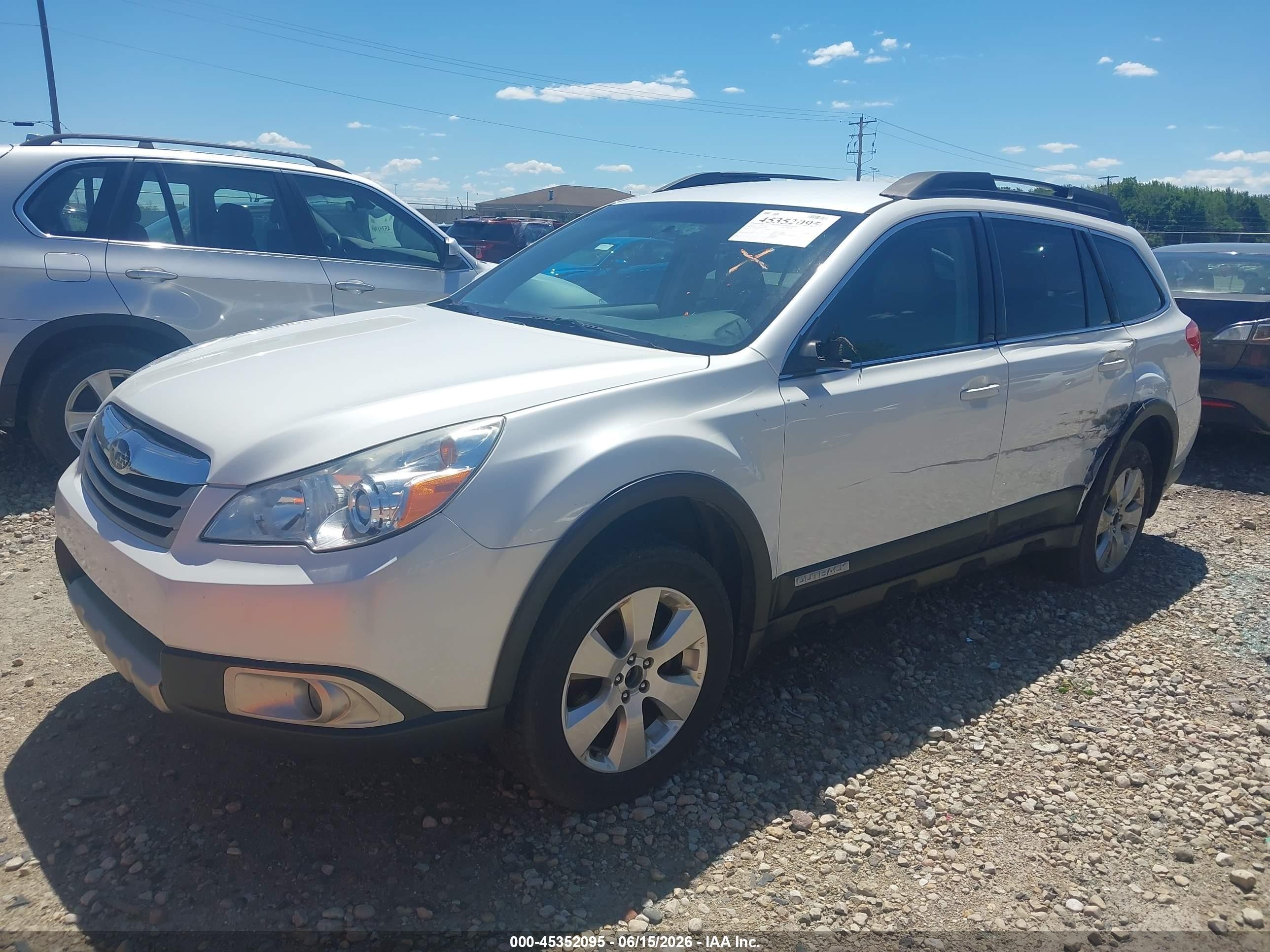 2012 Subaru Outback 2.5i Limited White vin: 4S4BRCJC6C3253718