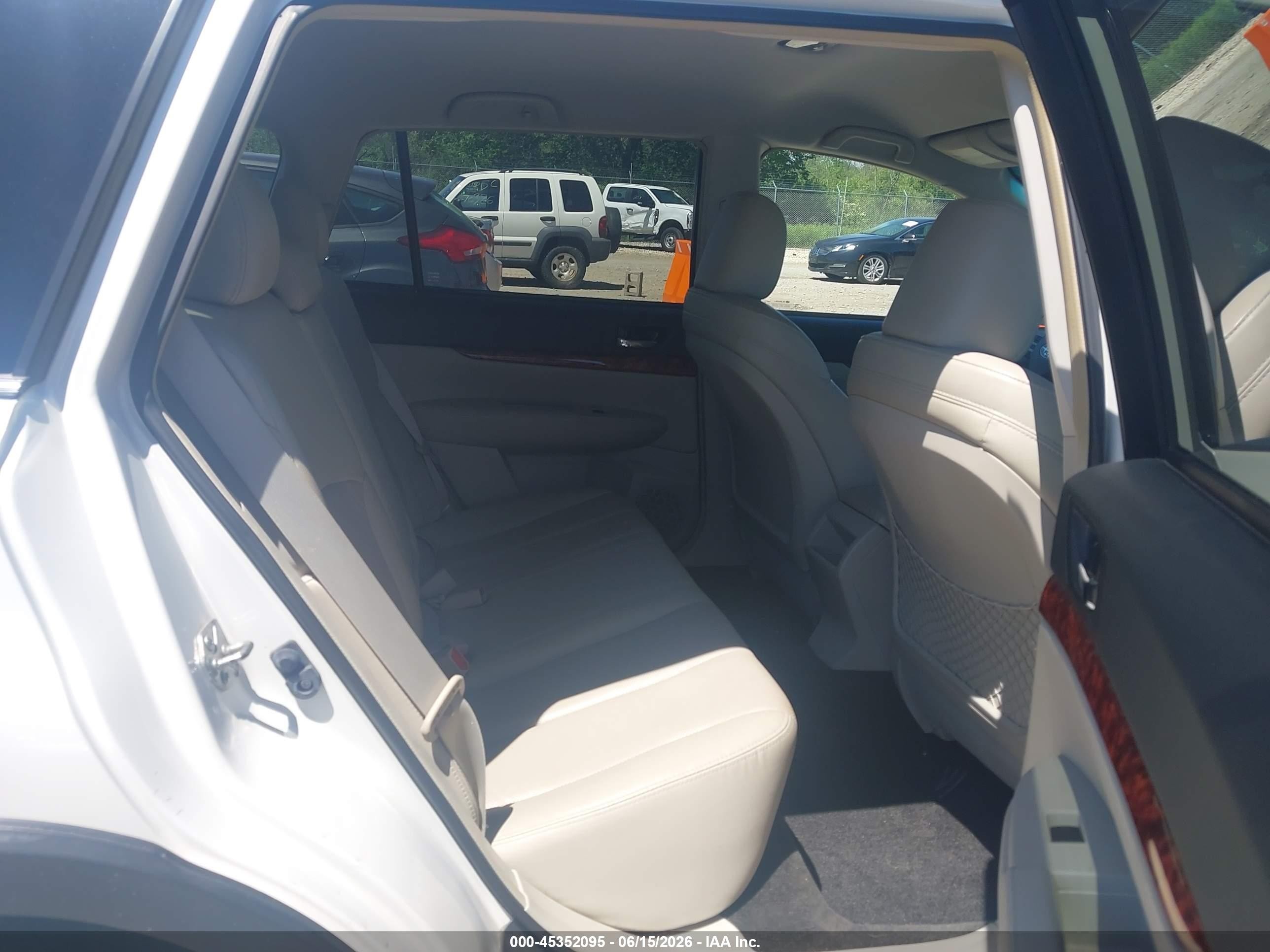 2012 Subaru Outback 2.5i Limited White vin: 4S4BRCJC6C3253718