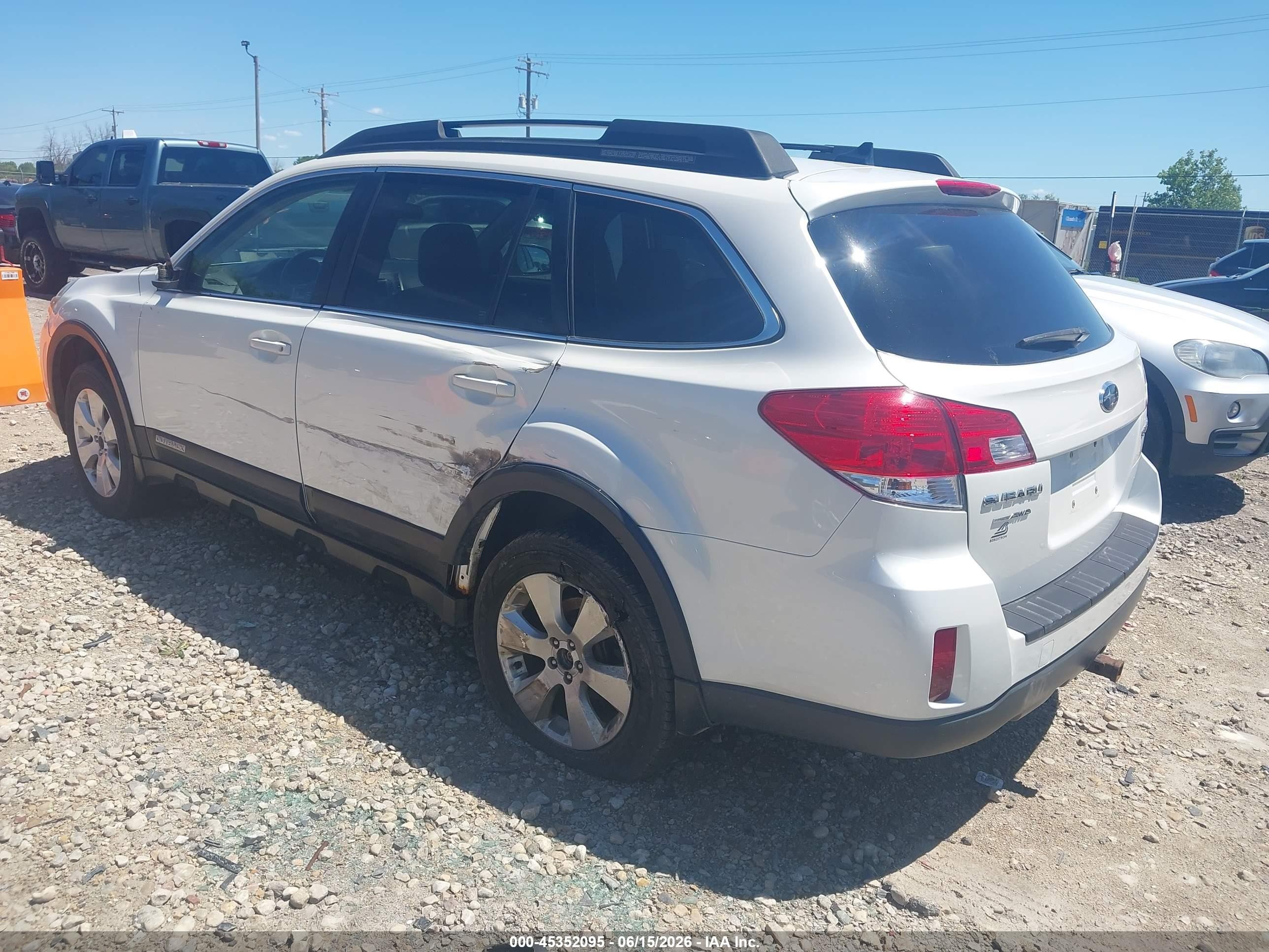 2012 Subaru Outback 2.5i Limited White vin: 4S4BRCJC6C3253718