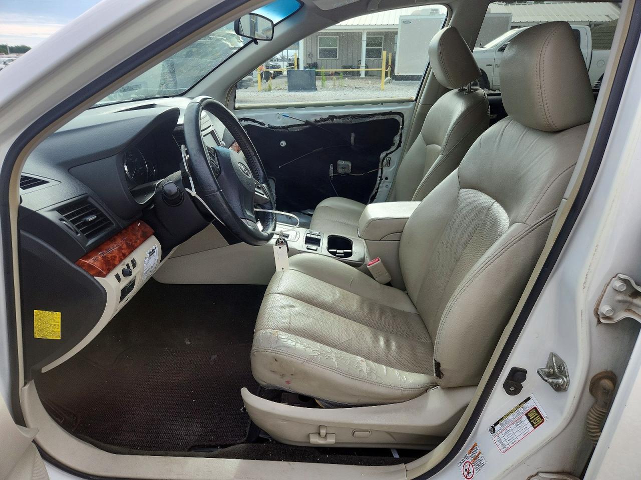 2012 Subaru Outback 2.5i Limited White vin: 4S4BRCJC7C3247992